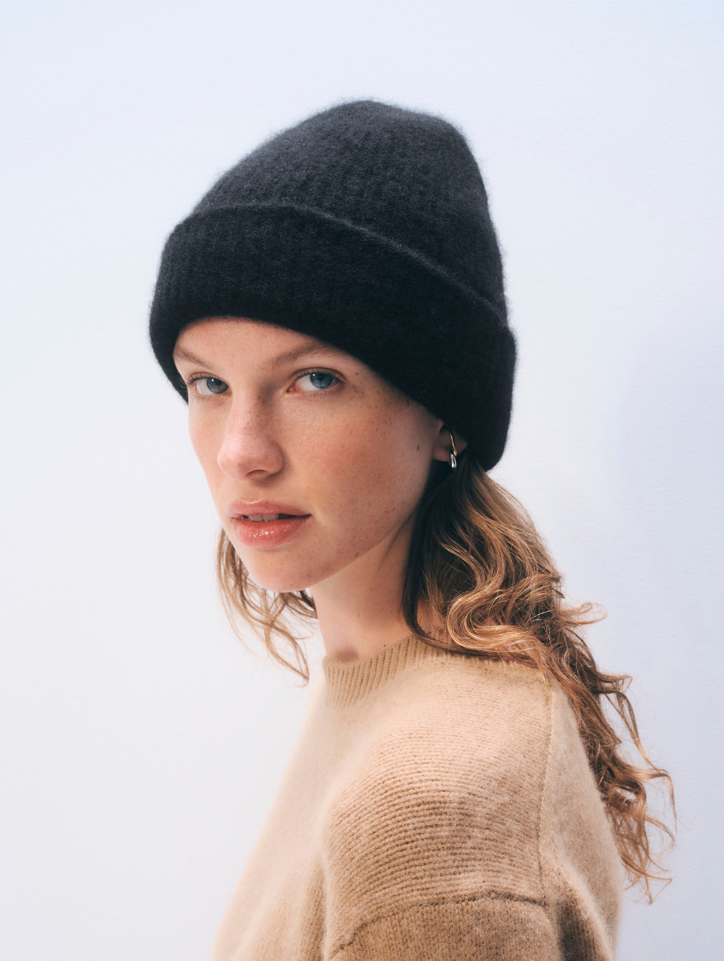 Cashmere Ribbed Beanie Black - Main Image