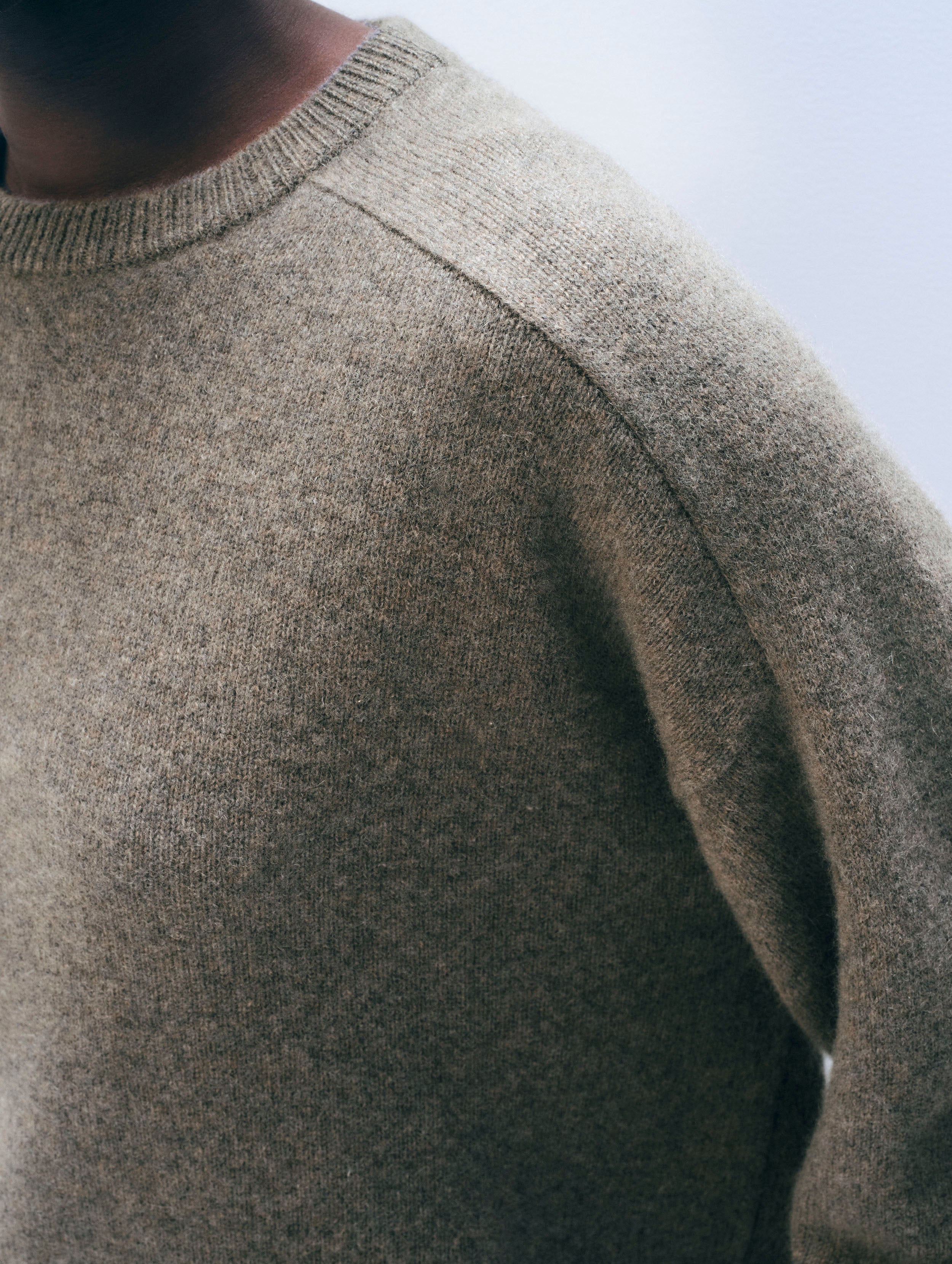 Cashmere Saddle Sleeve Crewneck | Ashen Brown