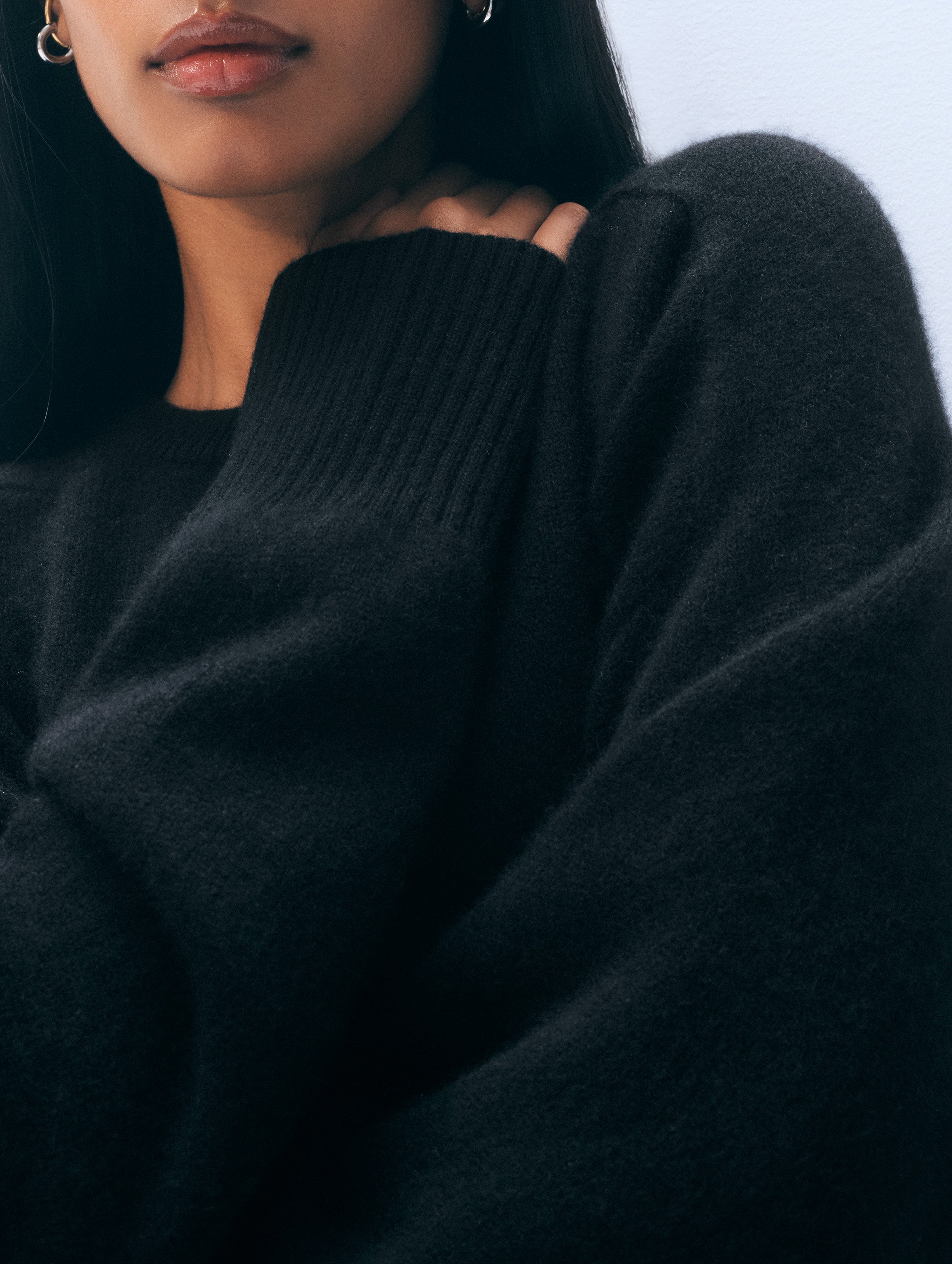Cashmere Saddle Sleeve Crewneck | Black