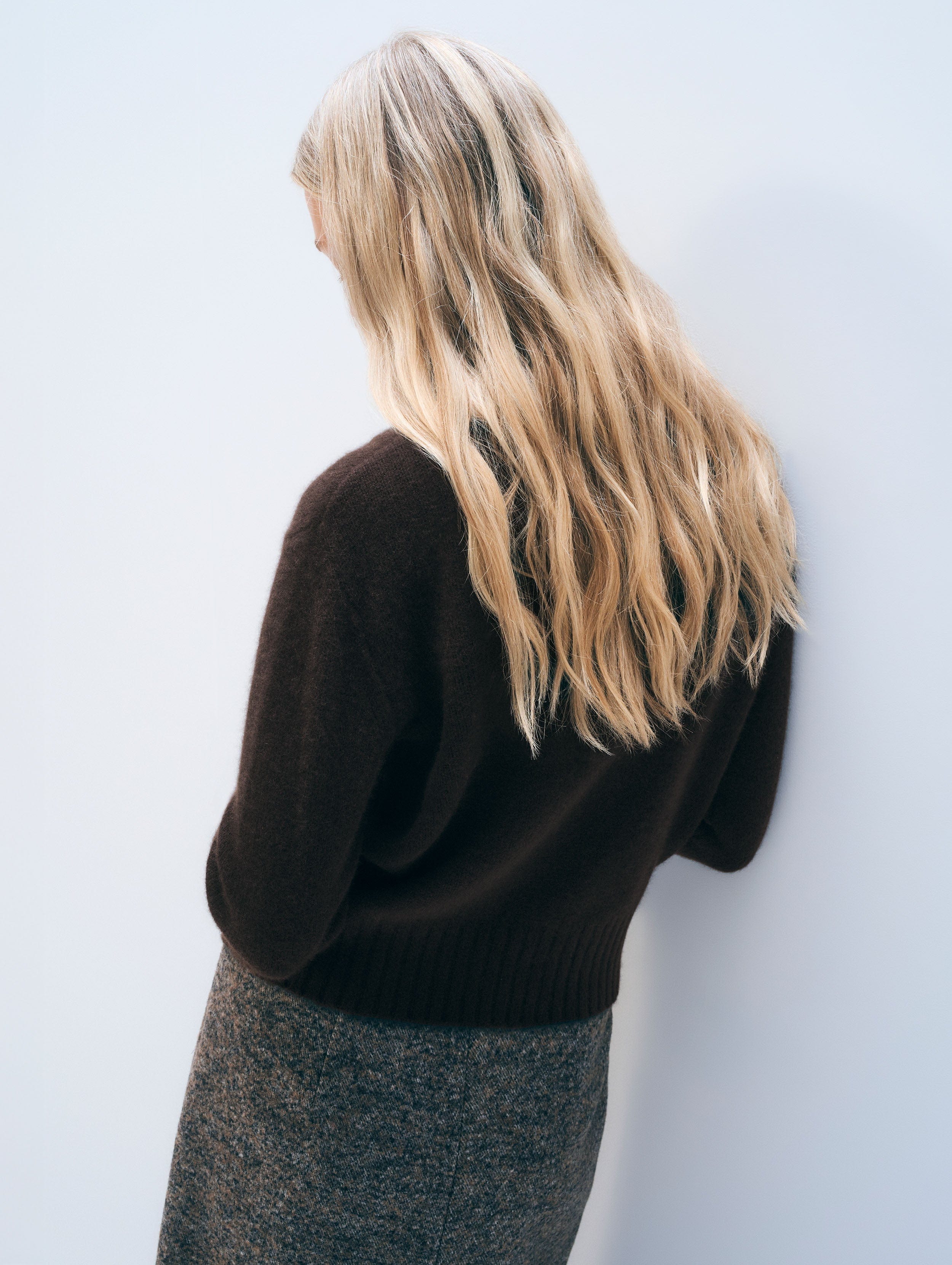 Cashmere Featherweight Turtleneck | Dark Umber