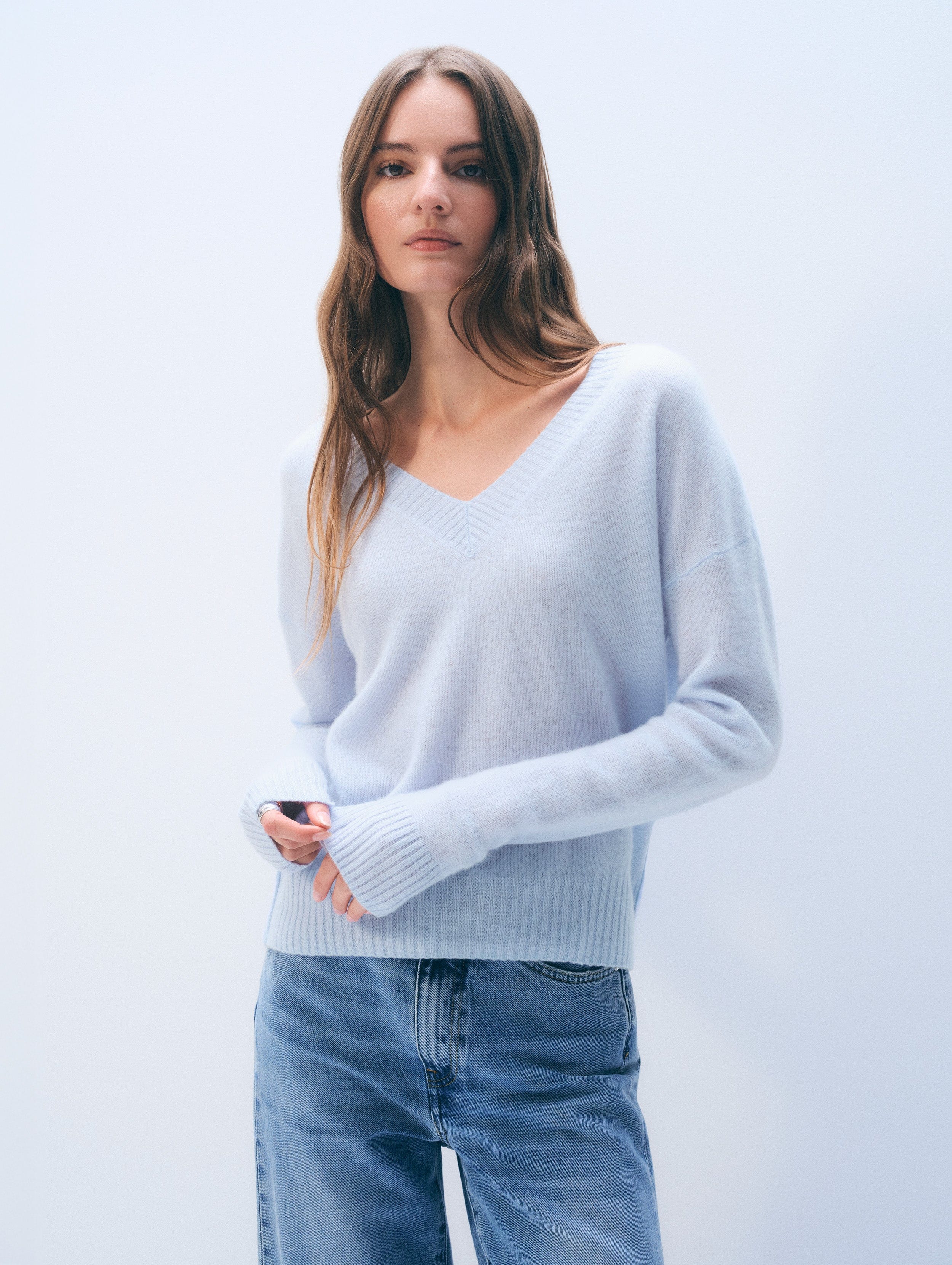 Cashmere Featherweight V Neck