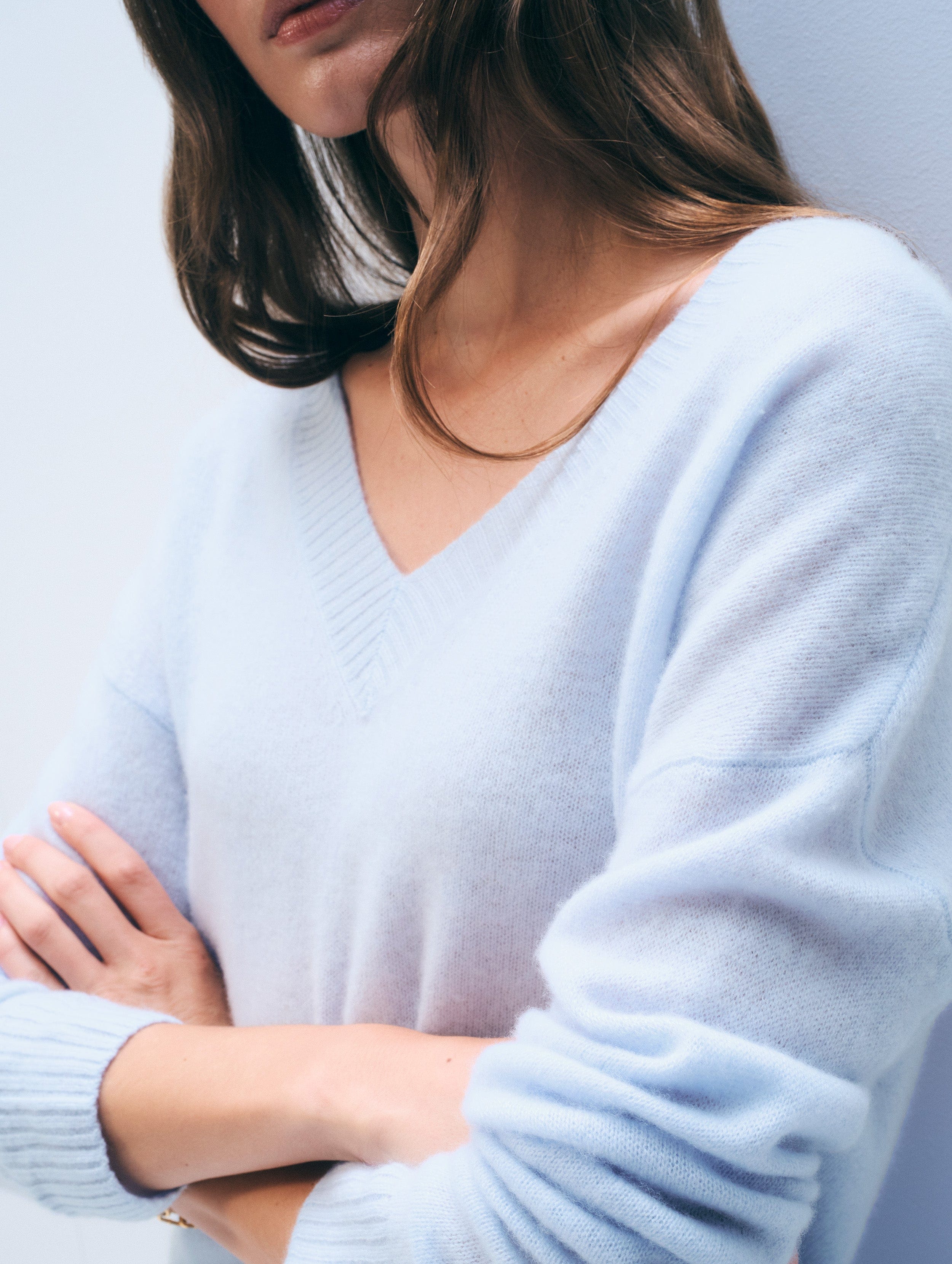 Cashmere Featherweight V Neck