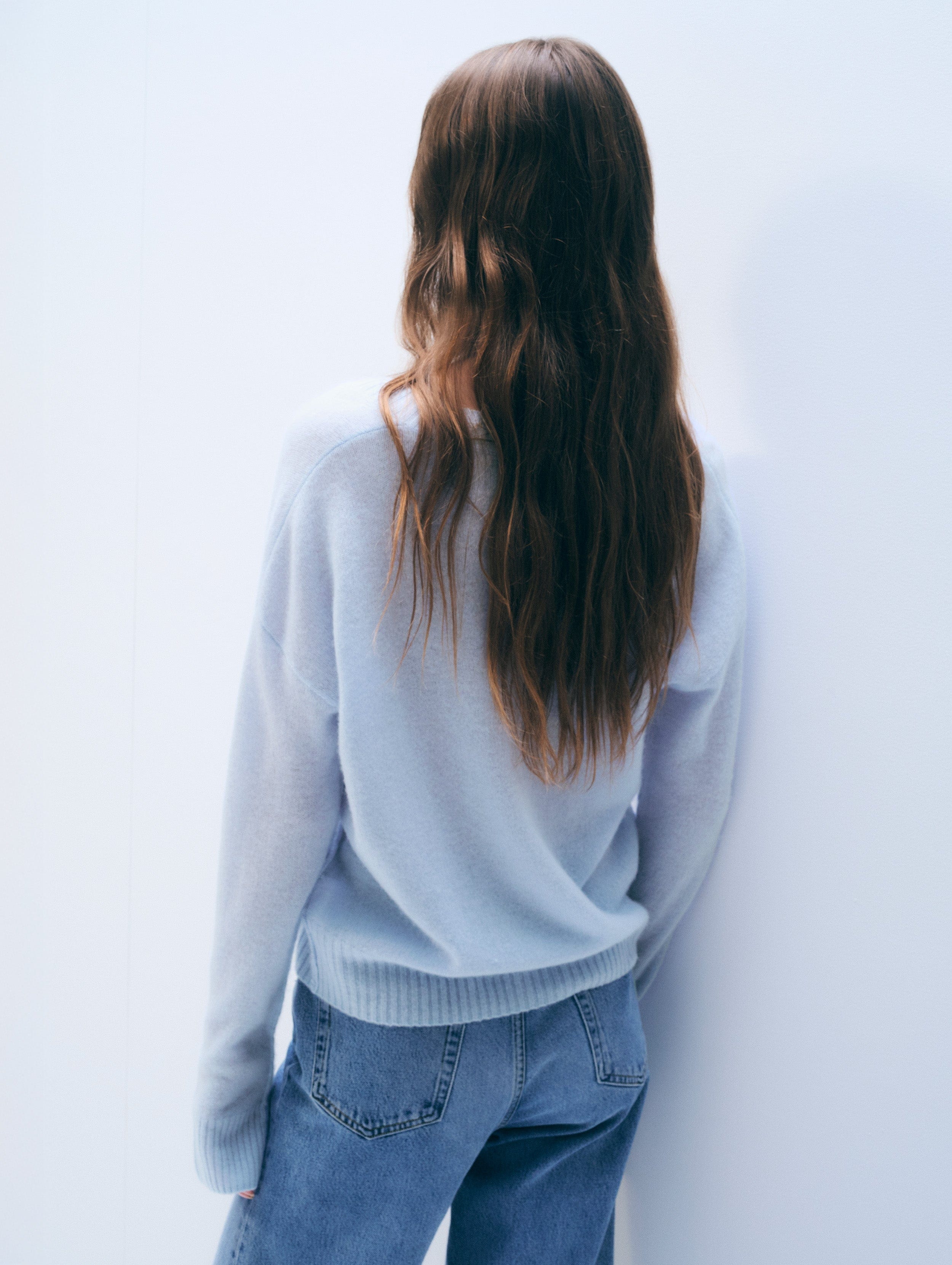 Cashmere Featherweight V Neck