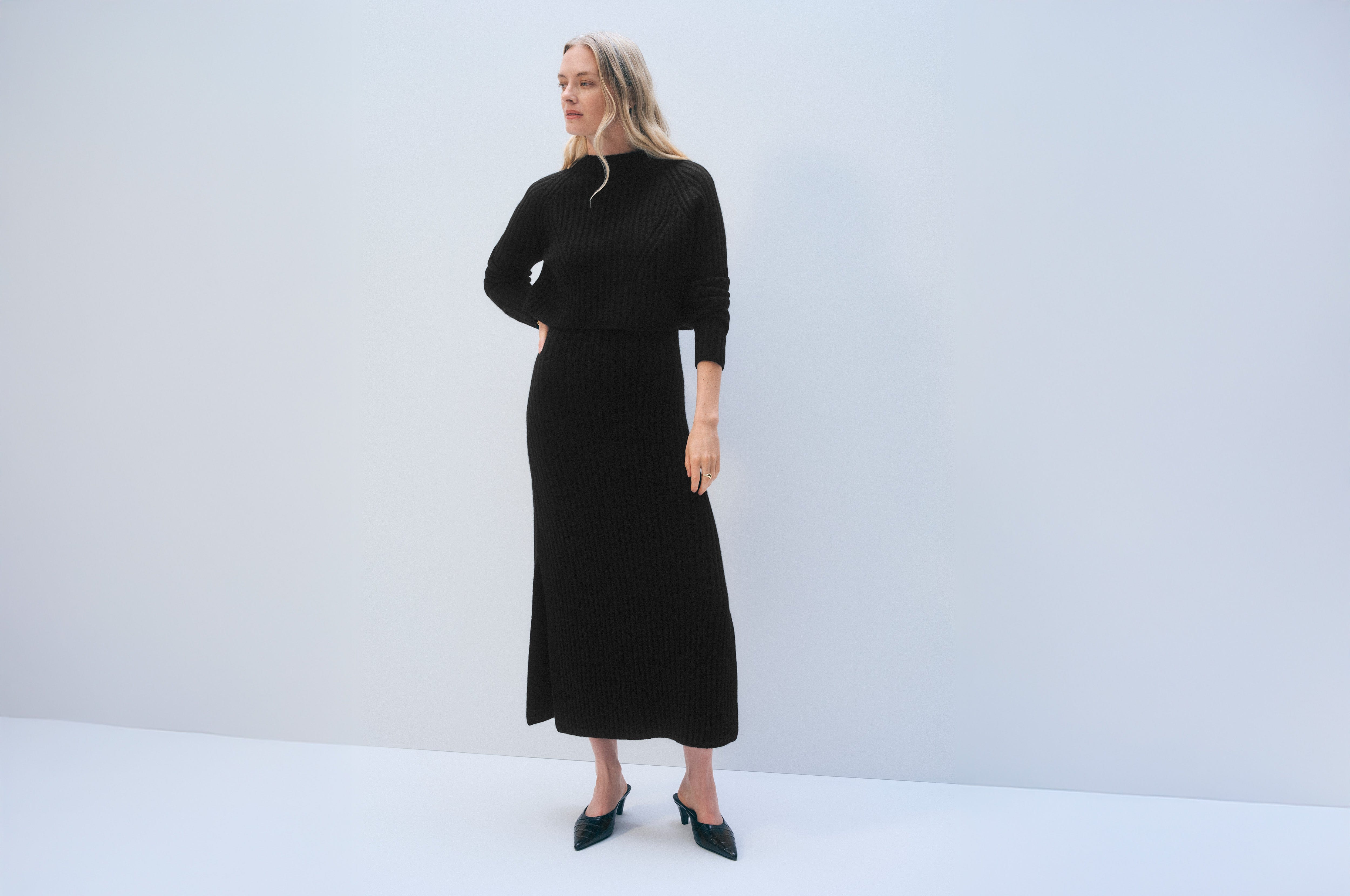 Cashmere Blend Cropped Ribbed Crewneck | Black