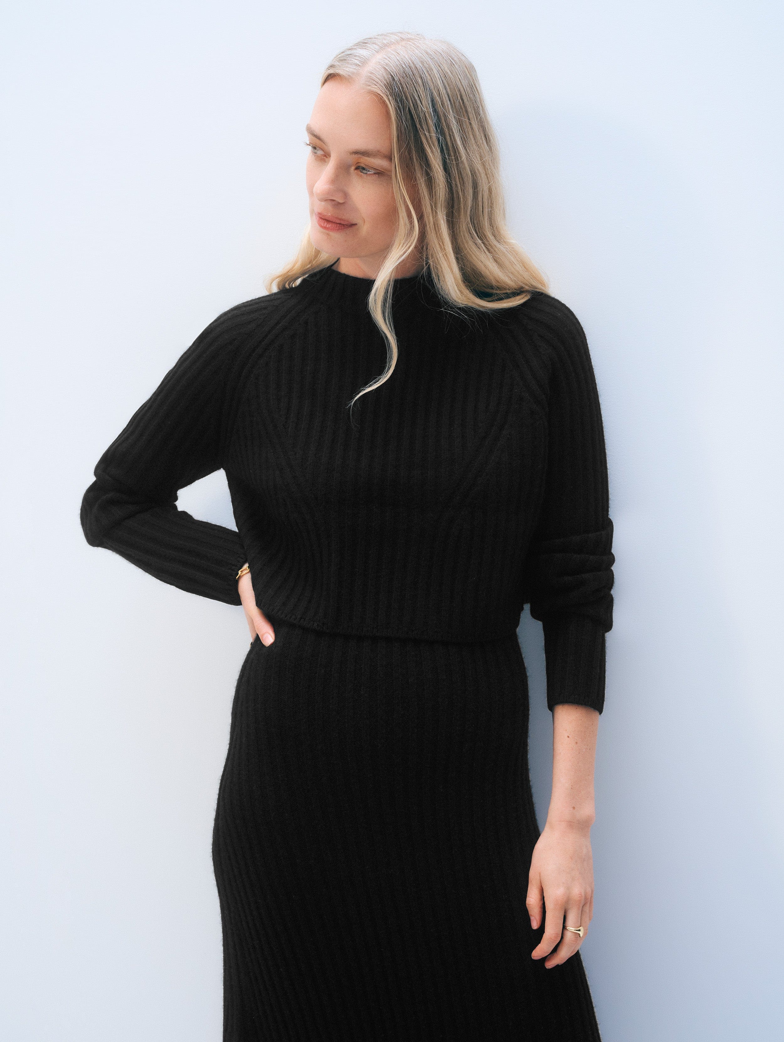 Cashmere Blend Cropped Ribbed Crewneck | Black