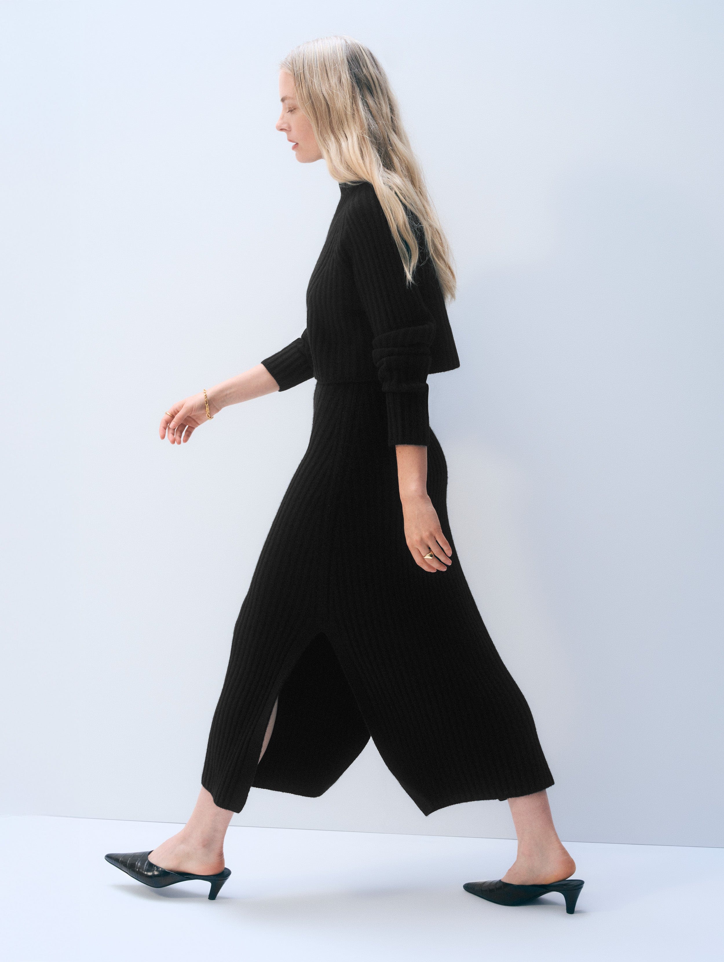 Cashmere Blend Cropped Ribbed Crewneck | Black