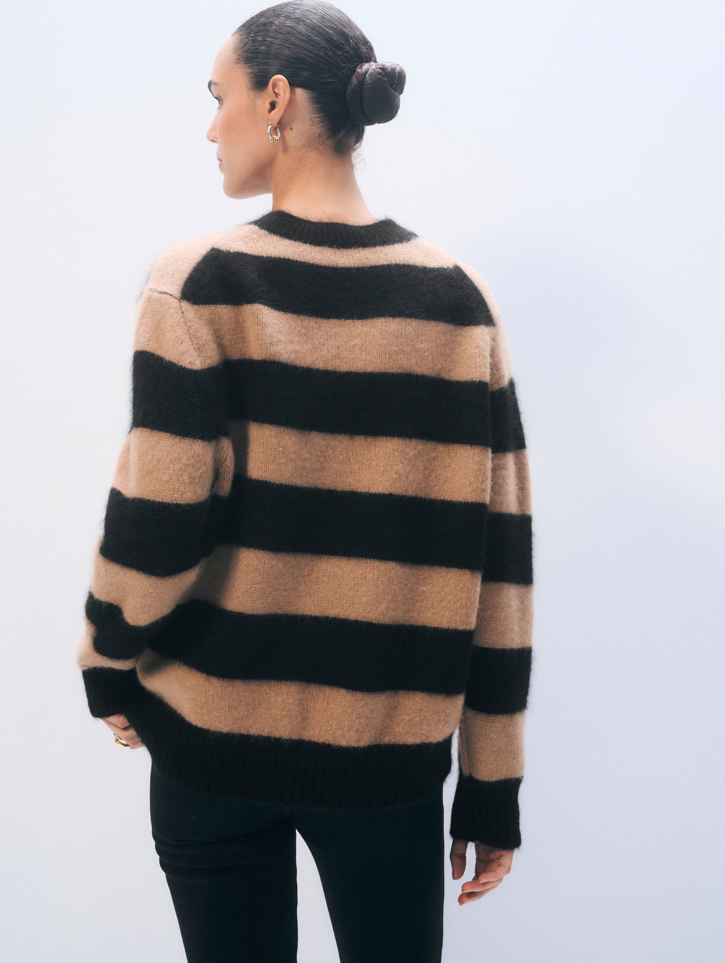 Brushed Cashmere Striped Crewneck | Black/Caramel