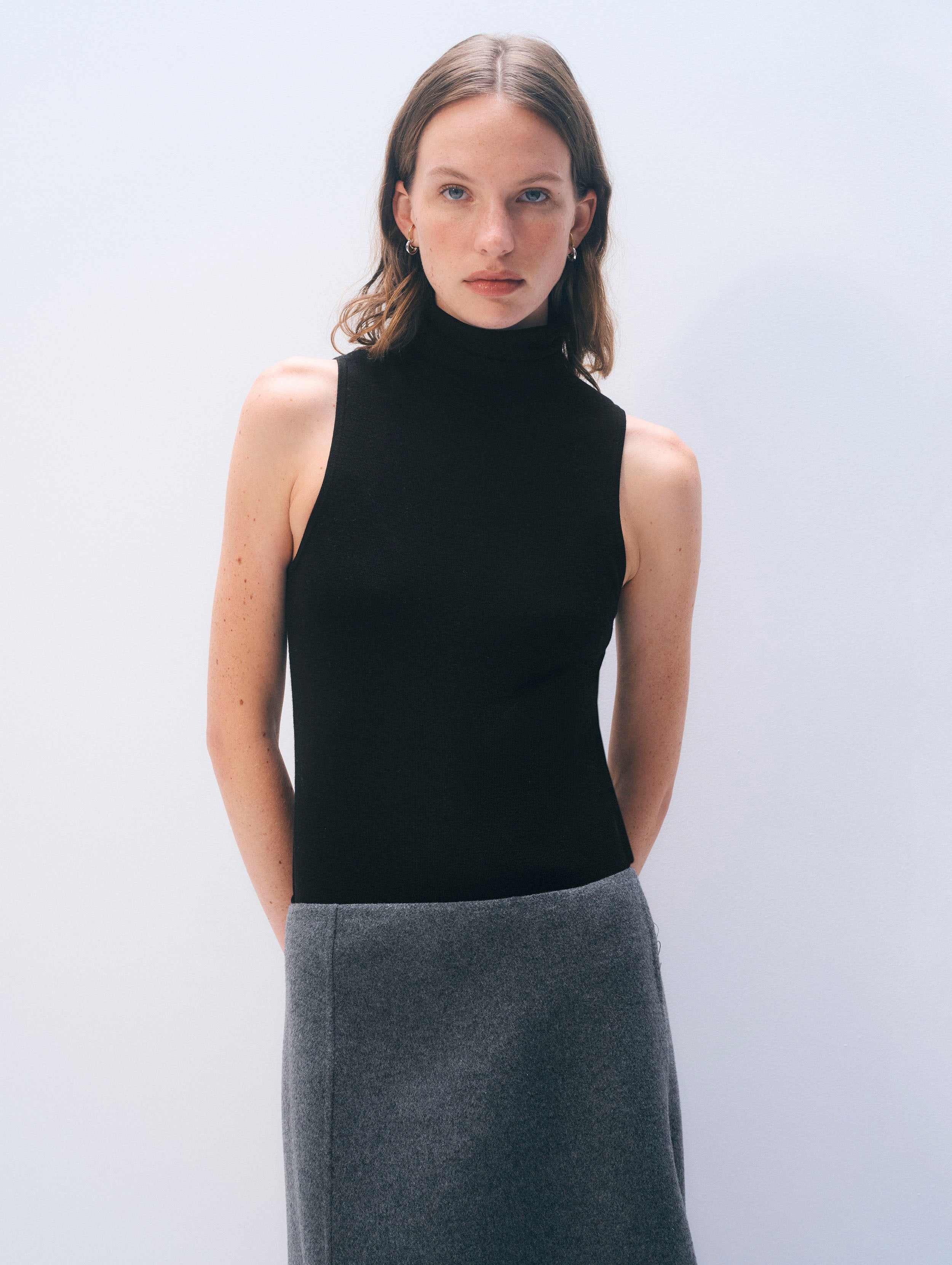 Superfine Merino Sleeveless Turtleneck | Black