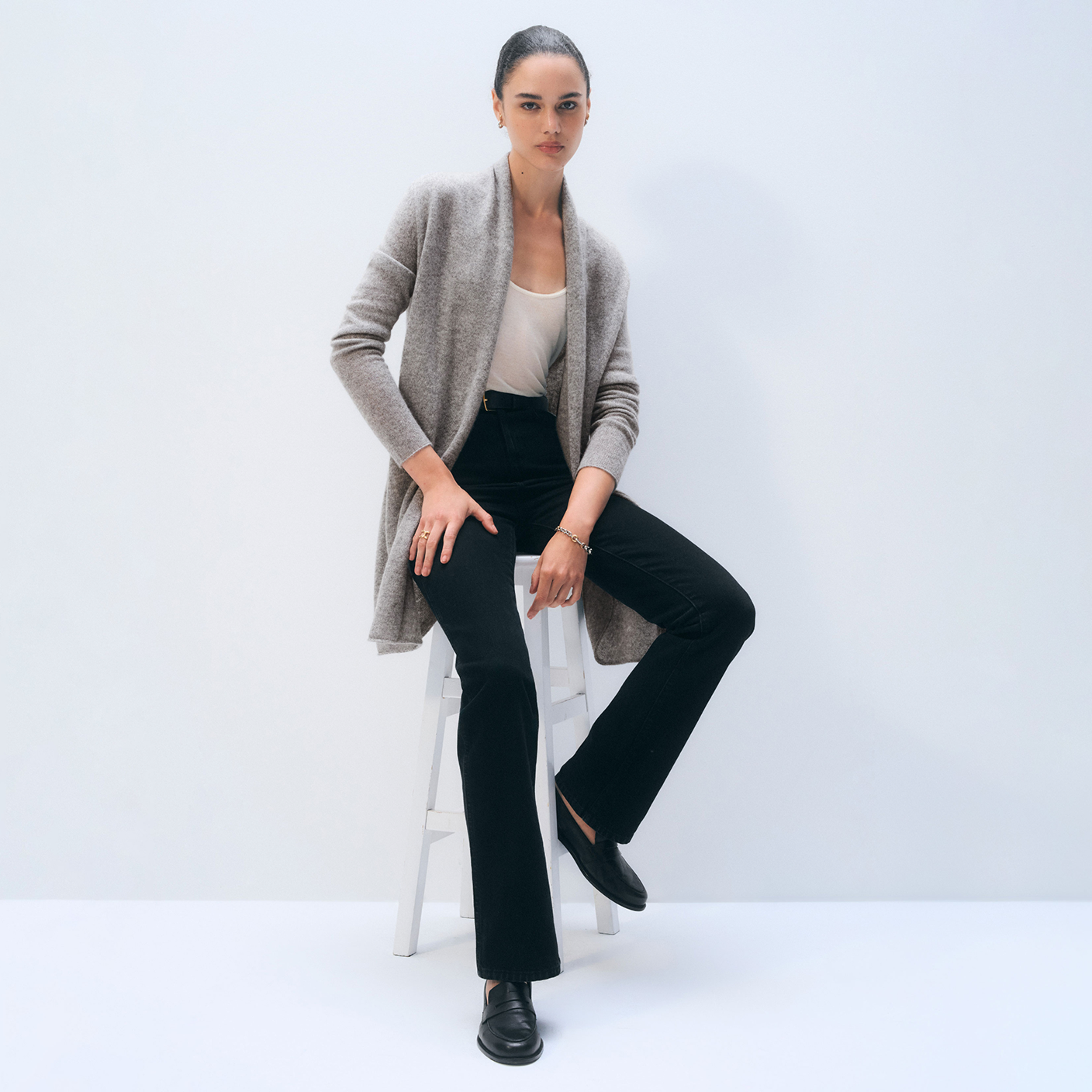 Flattering and luxurious, this airy and delicate open-front cashmere cardigan offers a layer of warmth without the weight.