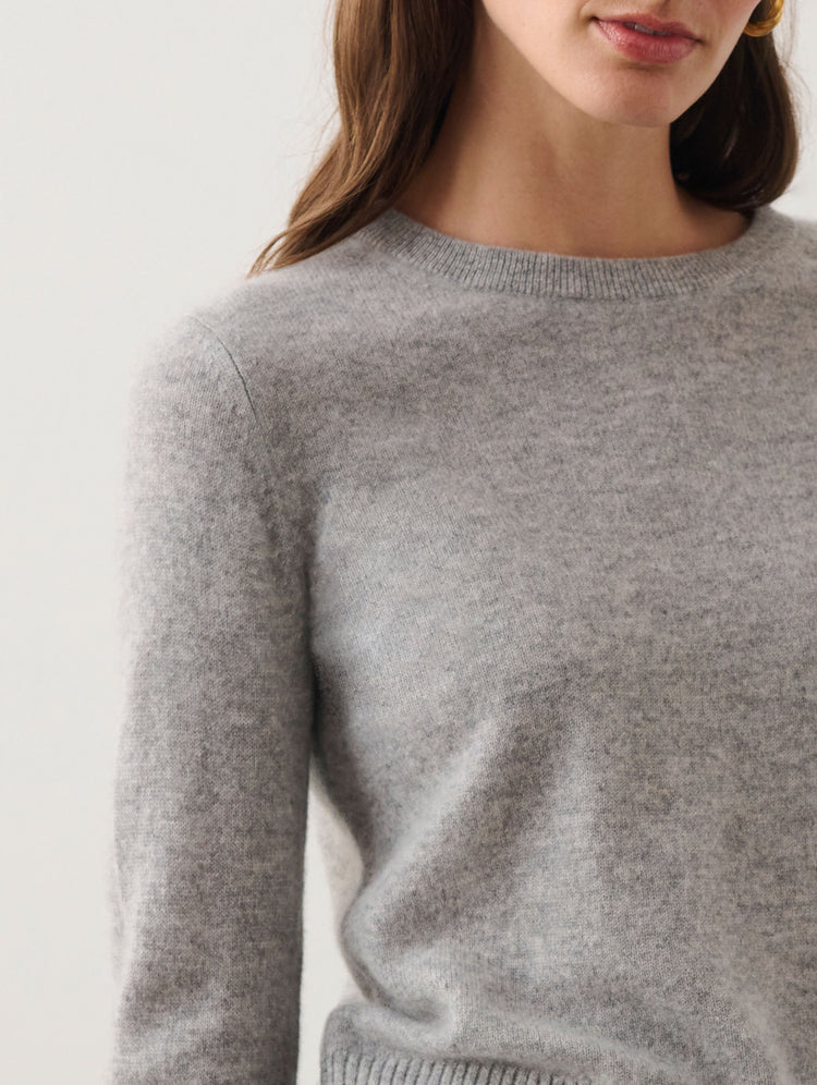 files/19378_Essential-Cashmere-Shrunken-Crewneck_Grey-Heather_AG_02.jpg