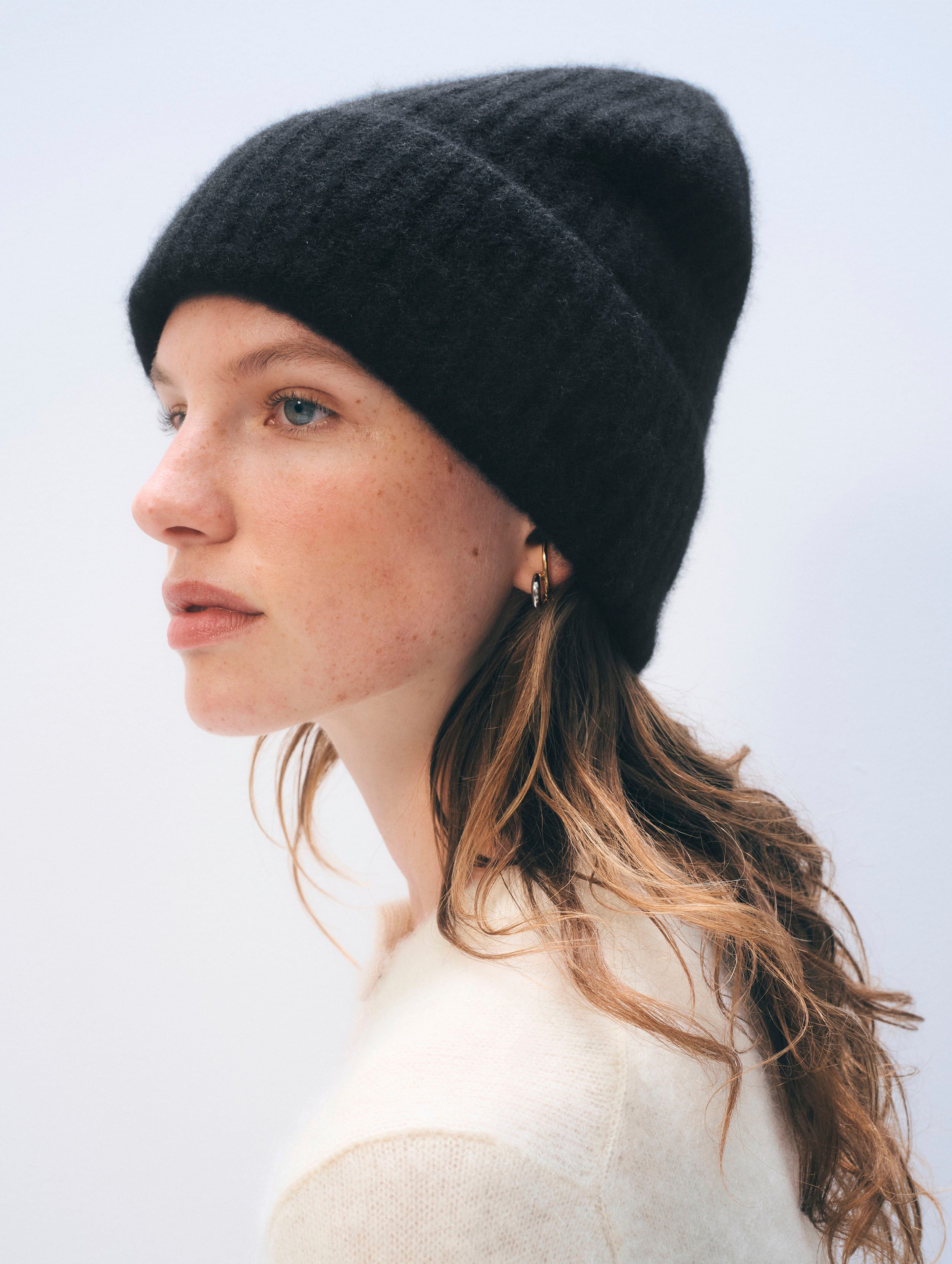 Cashmere Luxe Ribbed Beanie | Black