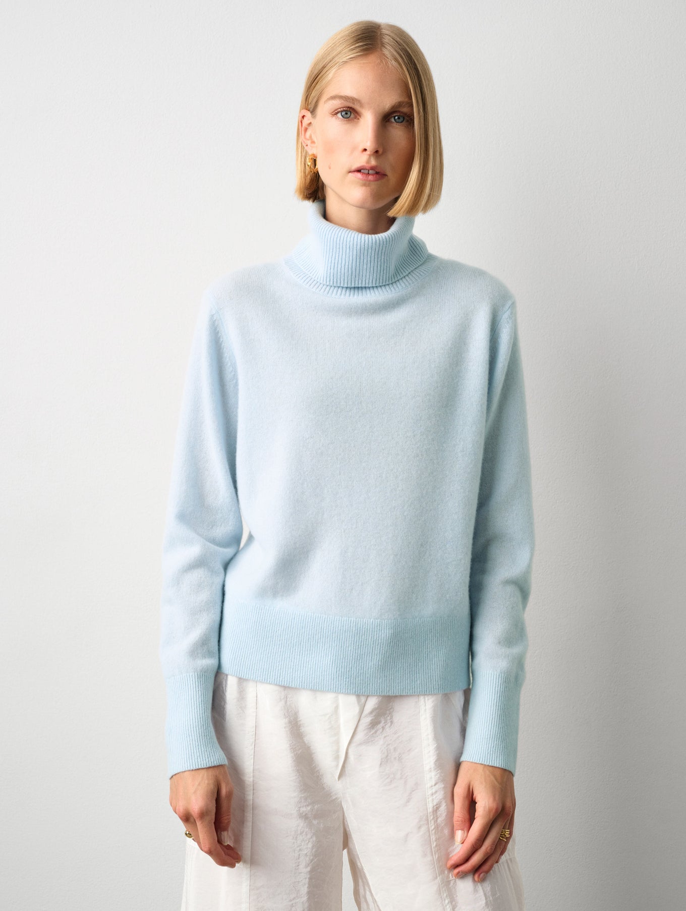 Essential Cashmere Turtleneck
