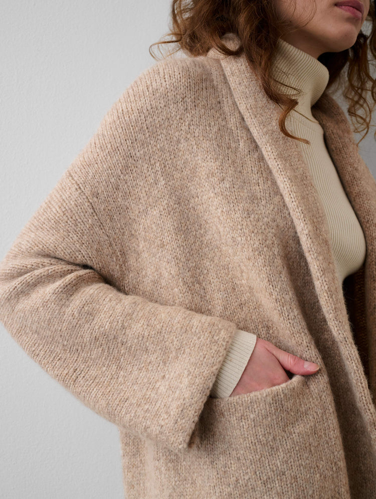files/20464_Plush-Alpaca-Blend-Luxe-Coatigan_Oat-Straw_LK_02_ca7a3070-51aa-410f-8339-e175eec0ae6d.jpg