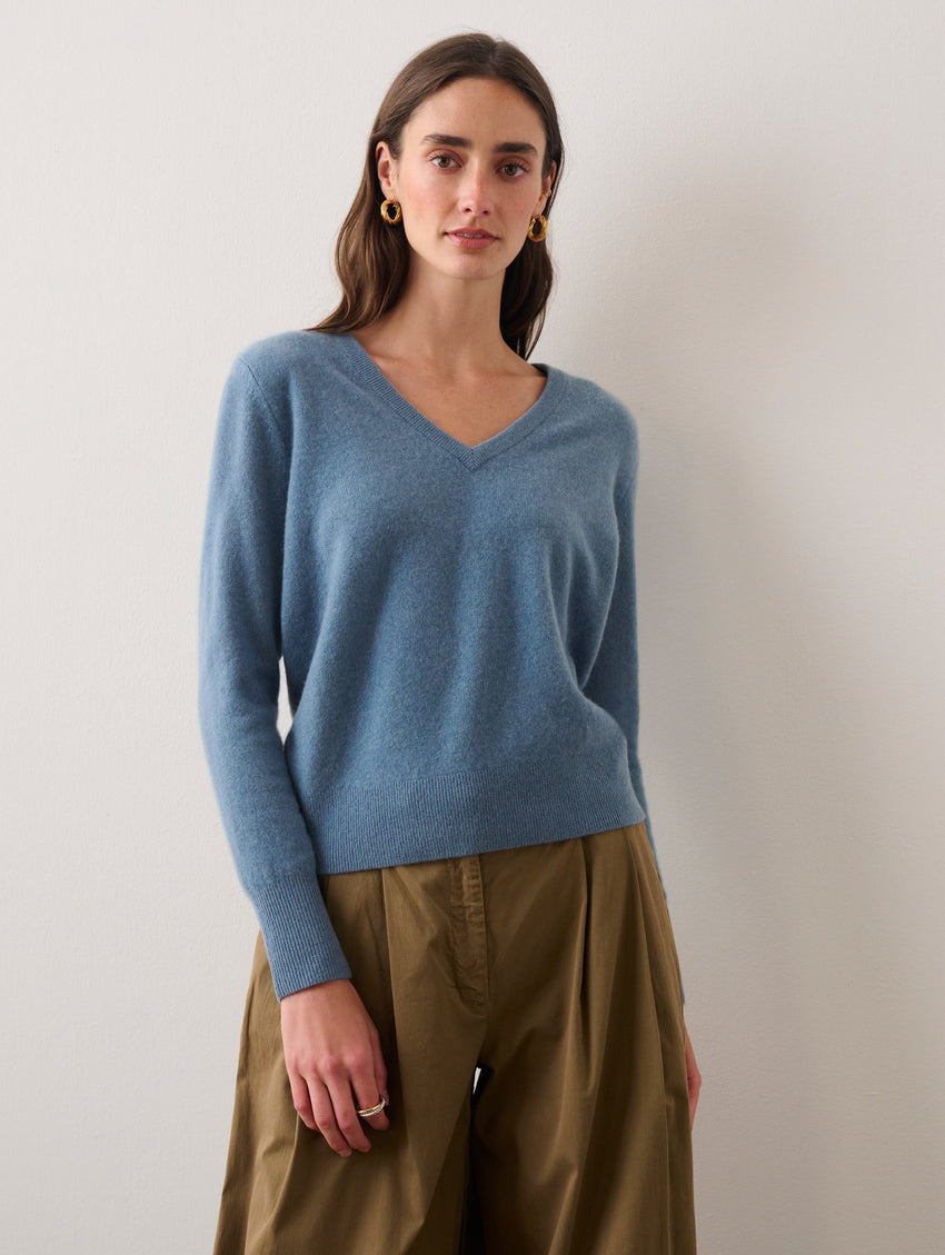 Essential Cashmere V Neck
