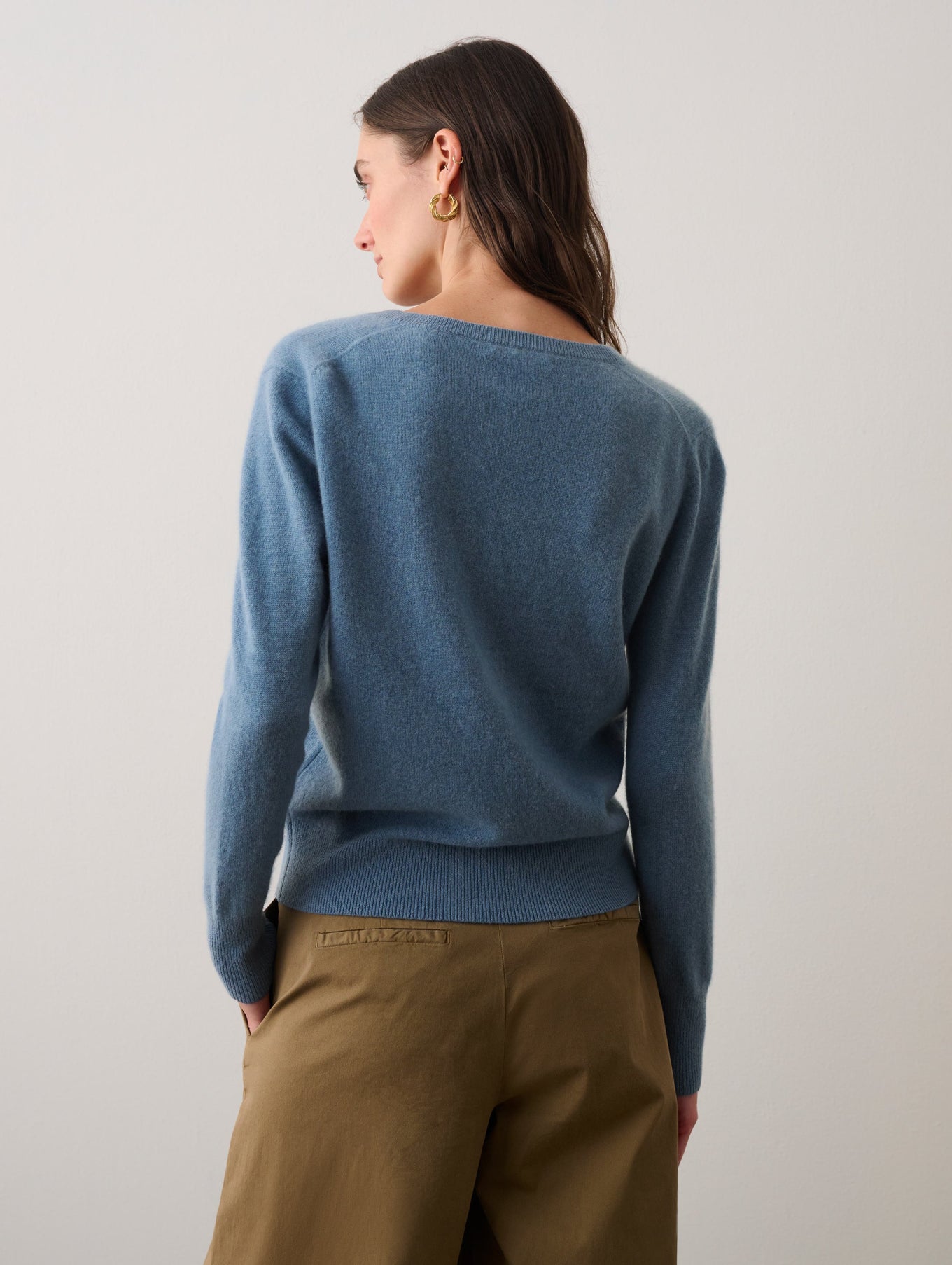 Essential Cashmere V Neck