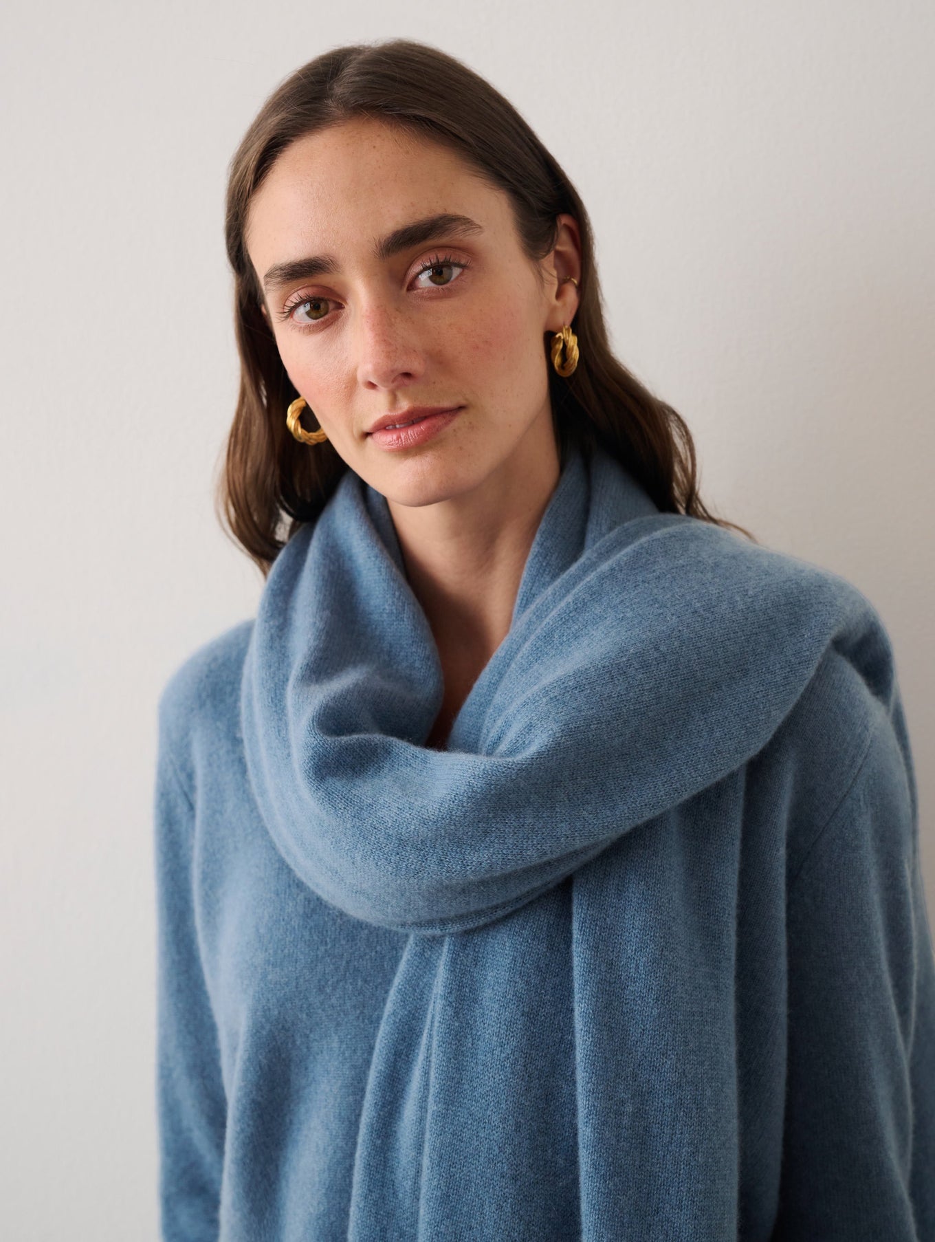 Essential Cashmere V Neck