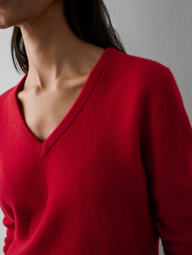 files/20485_Cashmere-Core-V-Neck_Crimson_GG_04.jpg