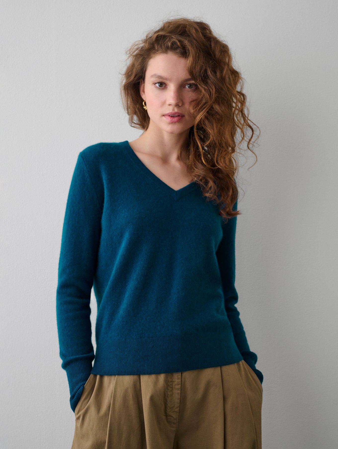 Essential Cashmere V Neck