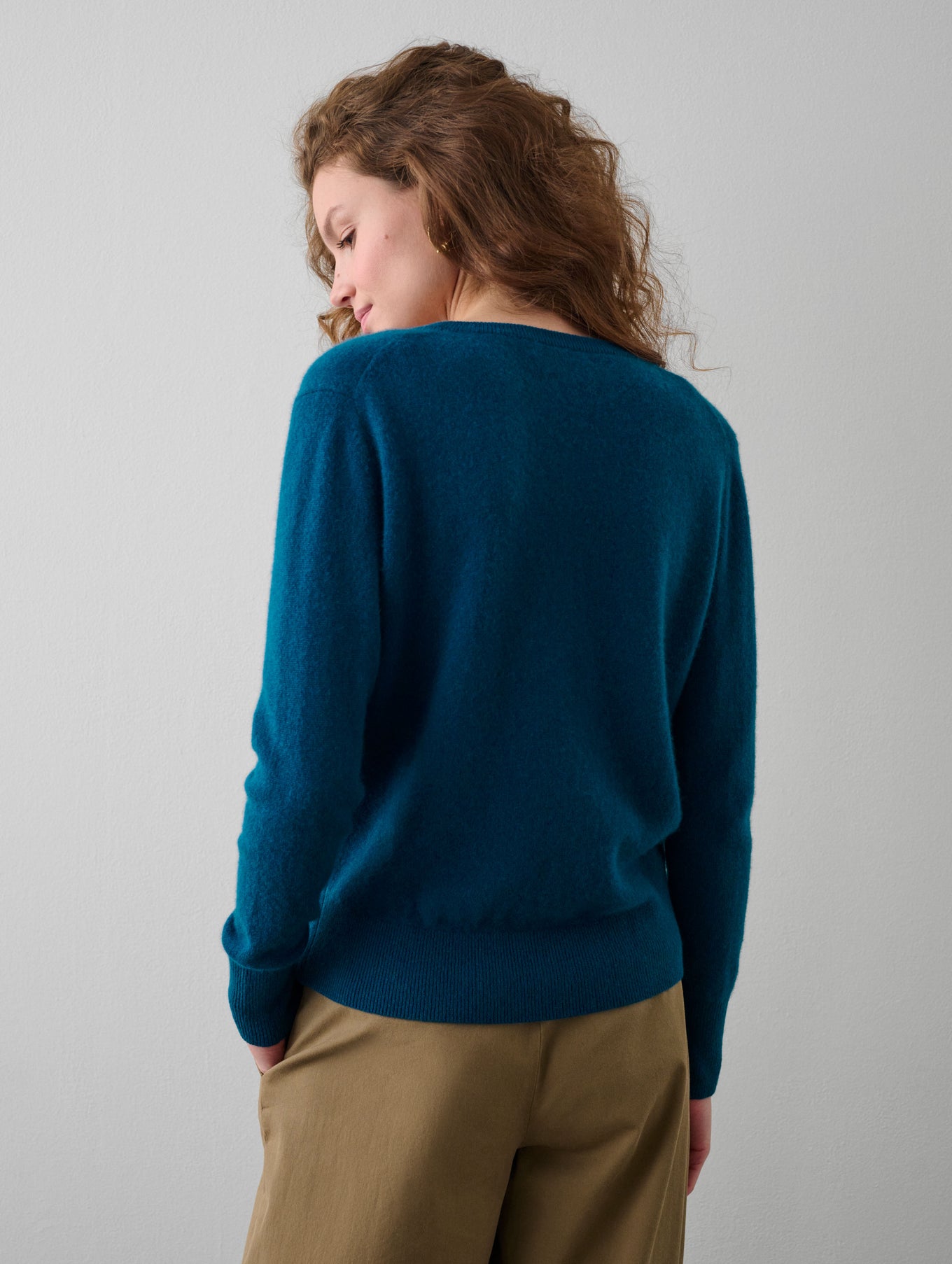 Essential Cashmere V Neck
