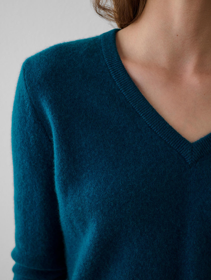 Essential Cashmere V Neck