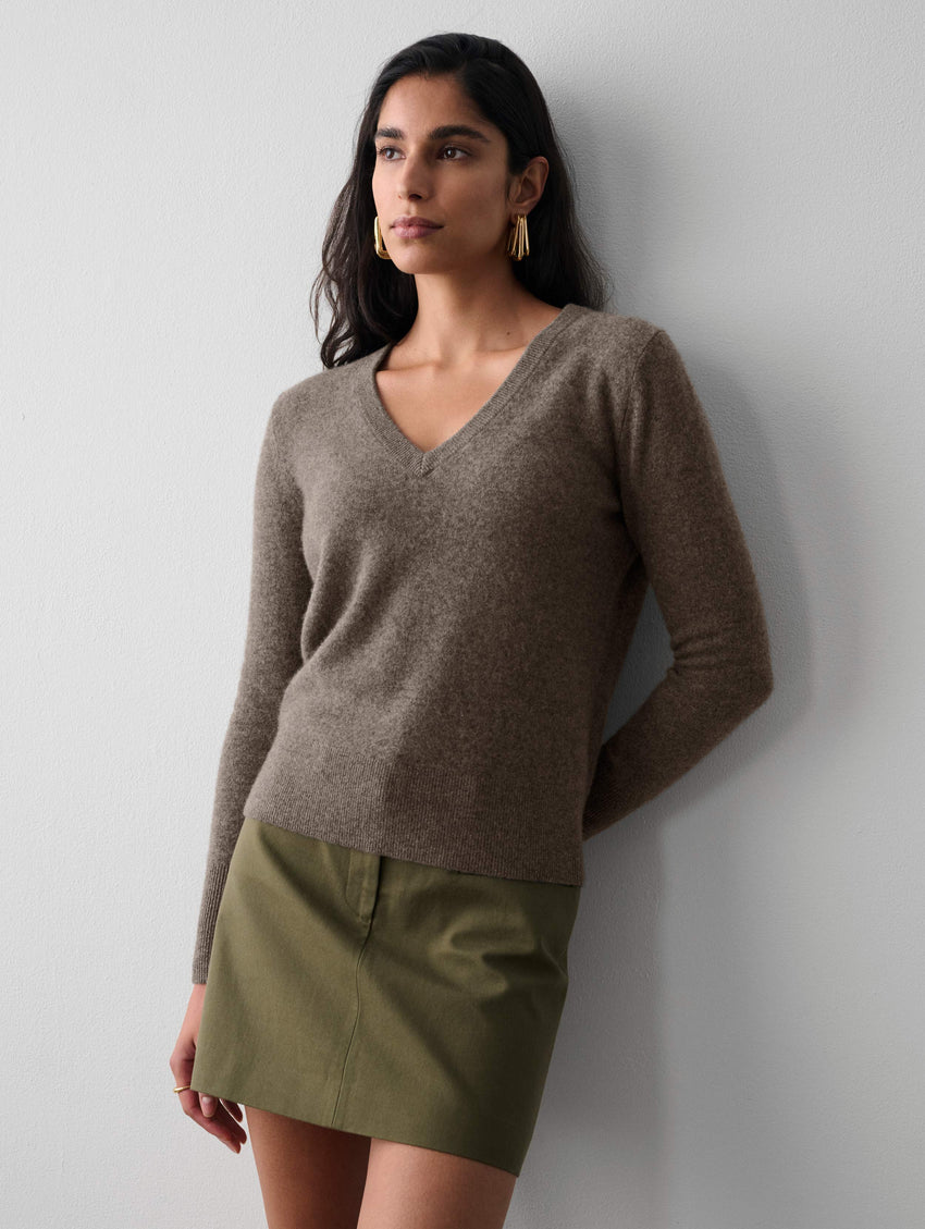 Essential Cashmere V Neck