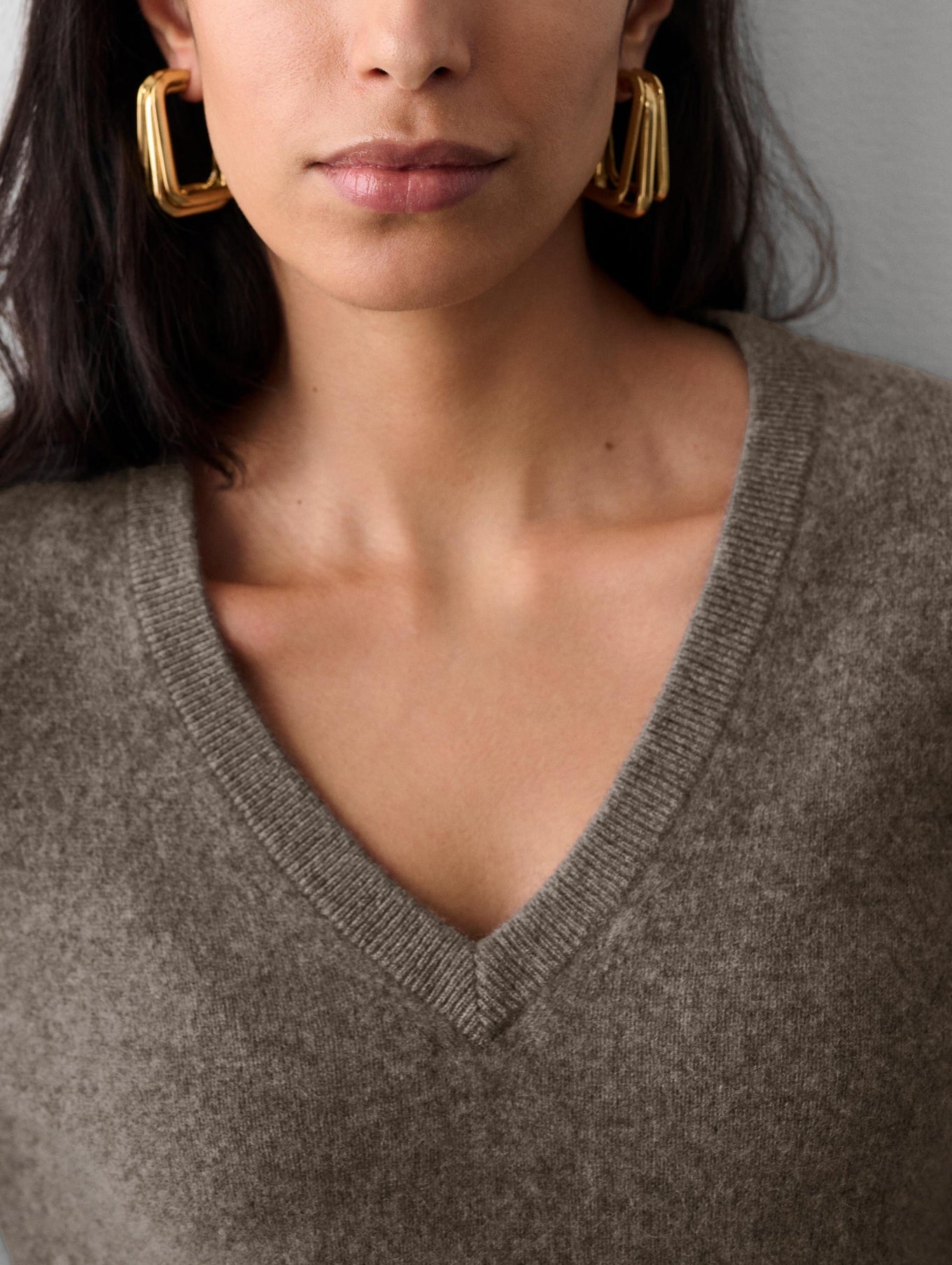 Essential Cashmere V Neck