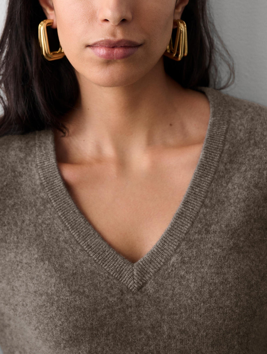Essential Cashmere V Neck