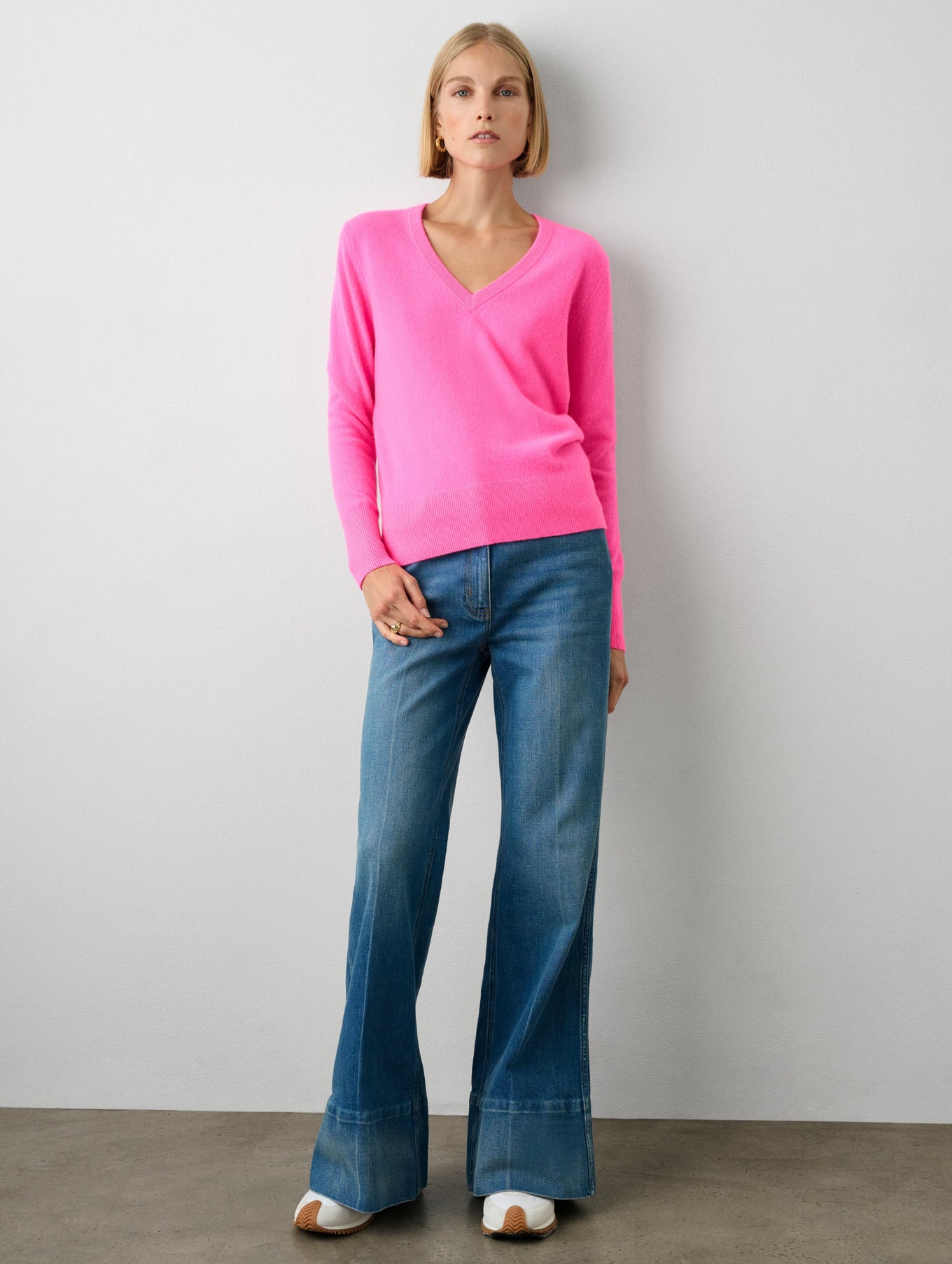 Essential Cashmere V Neck