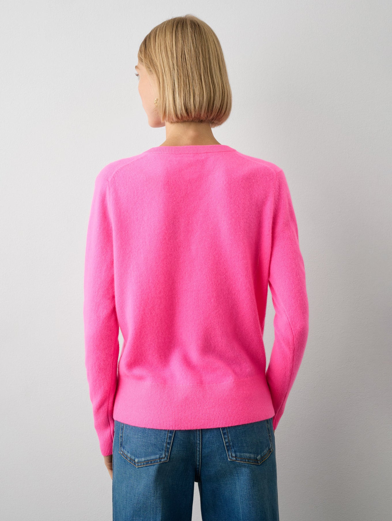 Essential Cashmere V Neck