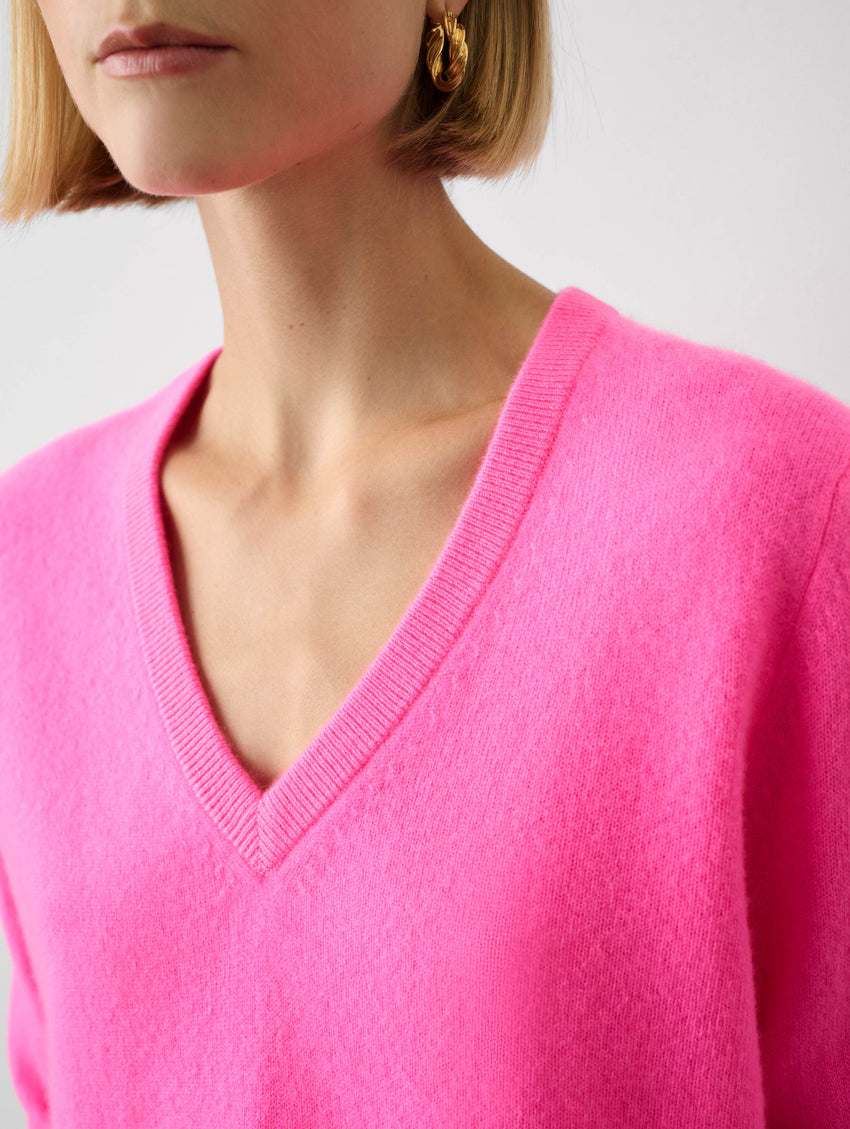 Essential Cashmere V Neck