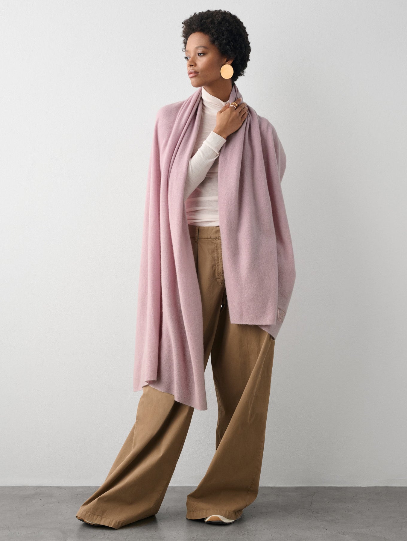 Cashmere Embroidered Met Travel Wrap