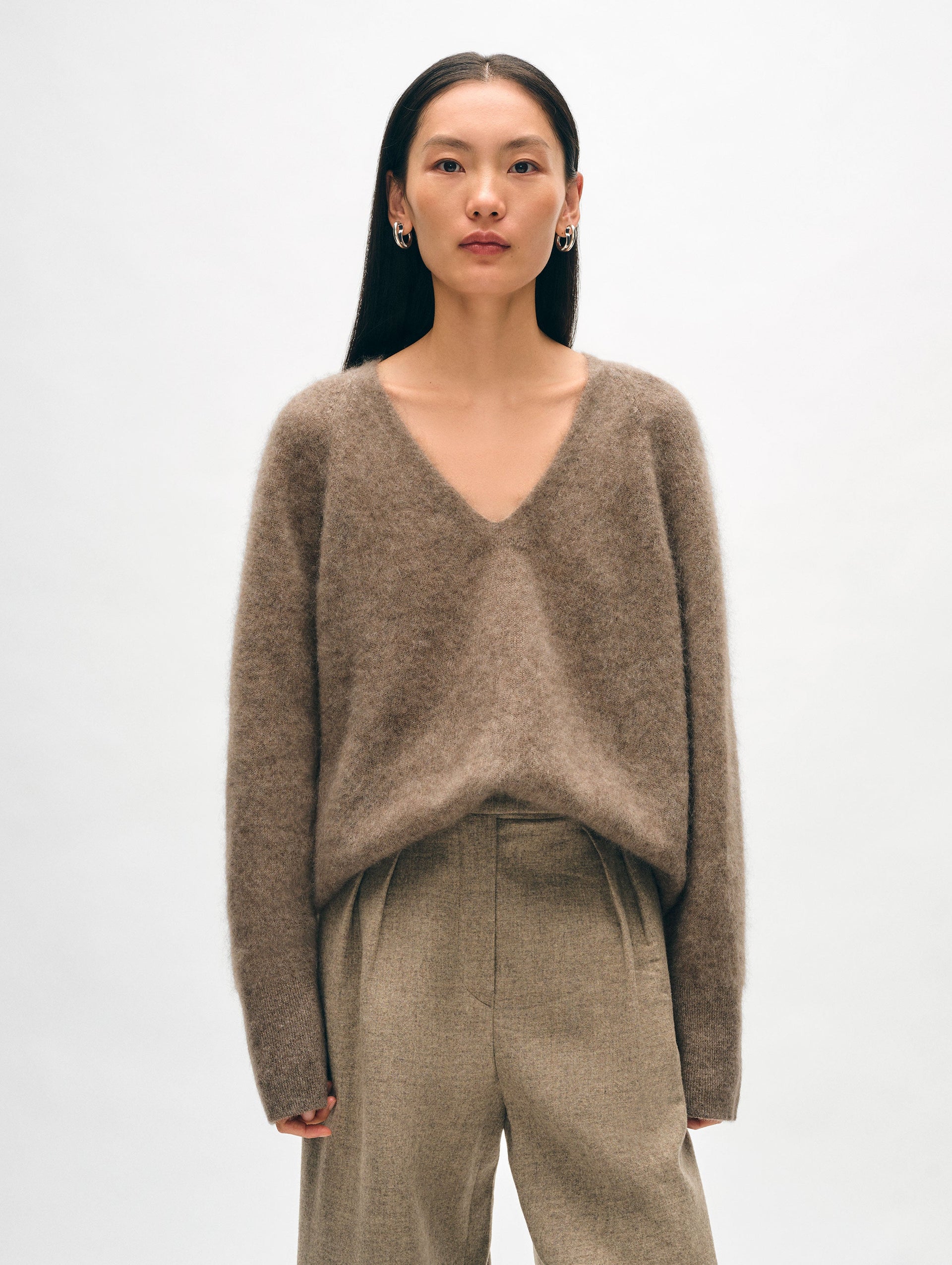 Brushed Cashmere Easy V Neck | White + Warren