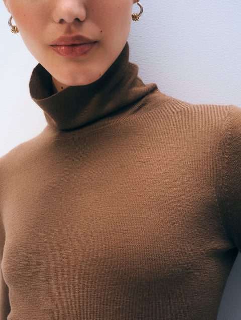 Superfine Merino Fitted Turtleneck | White + Warren