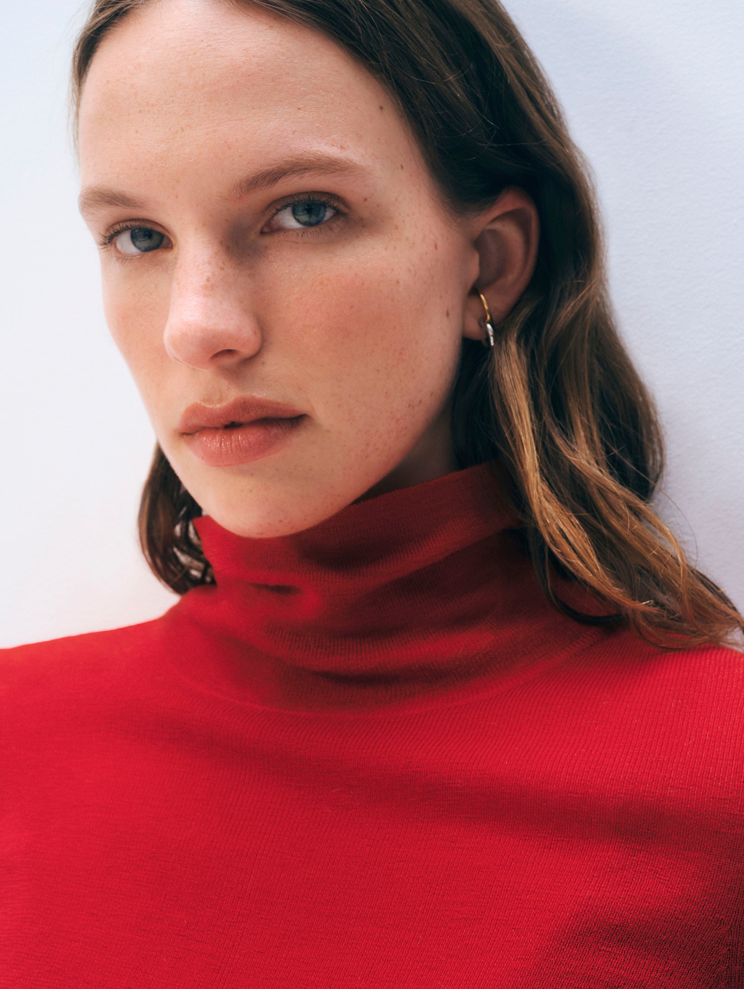 deres back linen turtle neck sweater赤 Turtleneck Open-Back Sweater | Nuuly