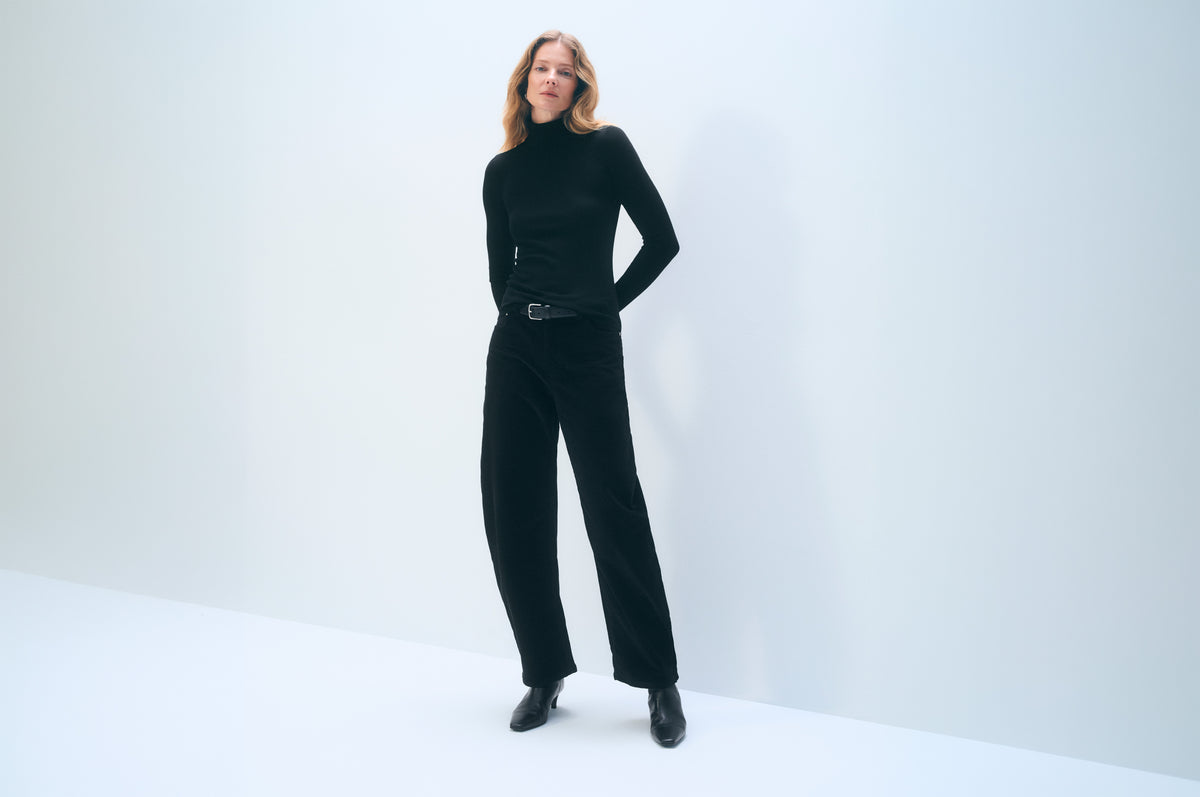 Superfine Merino Turtleneck | Black