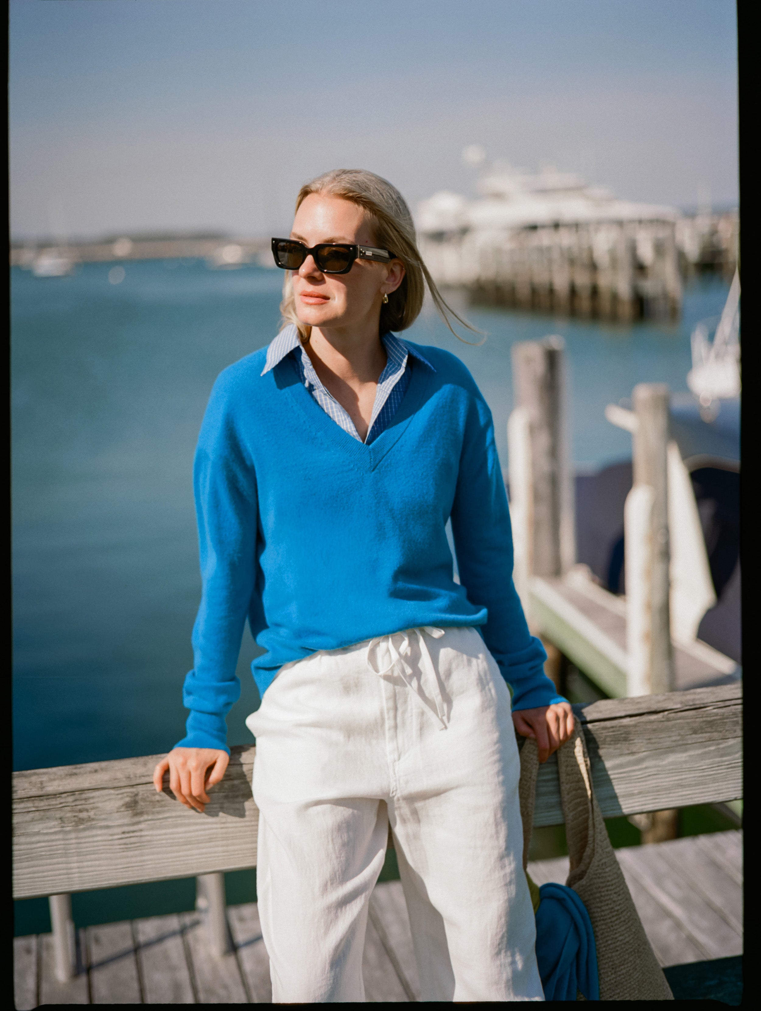 rough & swell 水色 Vネックセーター M Cashmere V Neck | Bright Azure