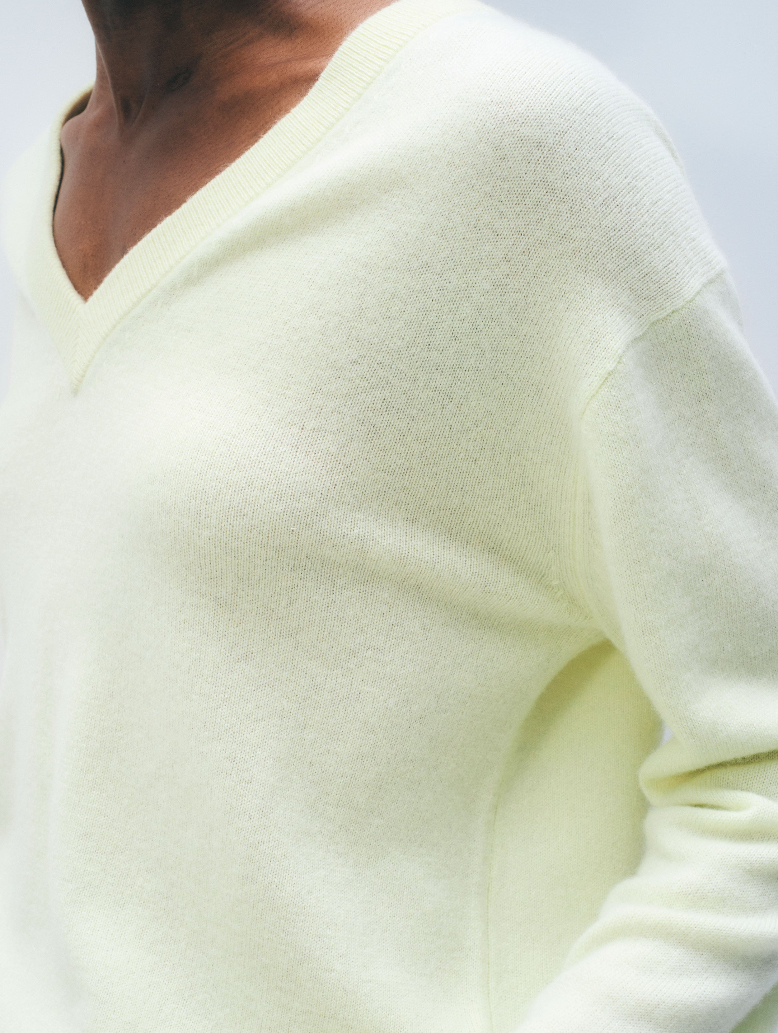 Cashmere V Neck | Pale Pistachio
