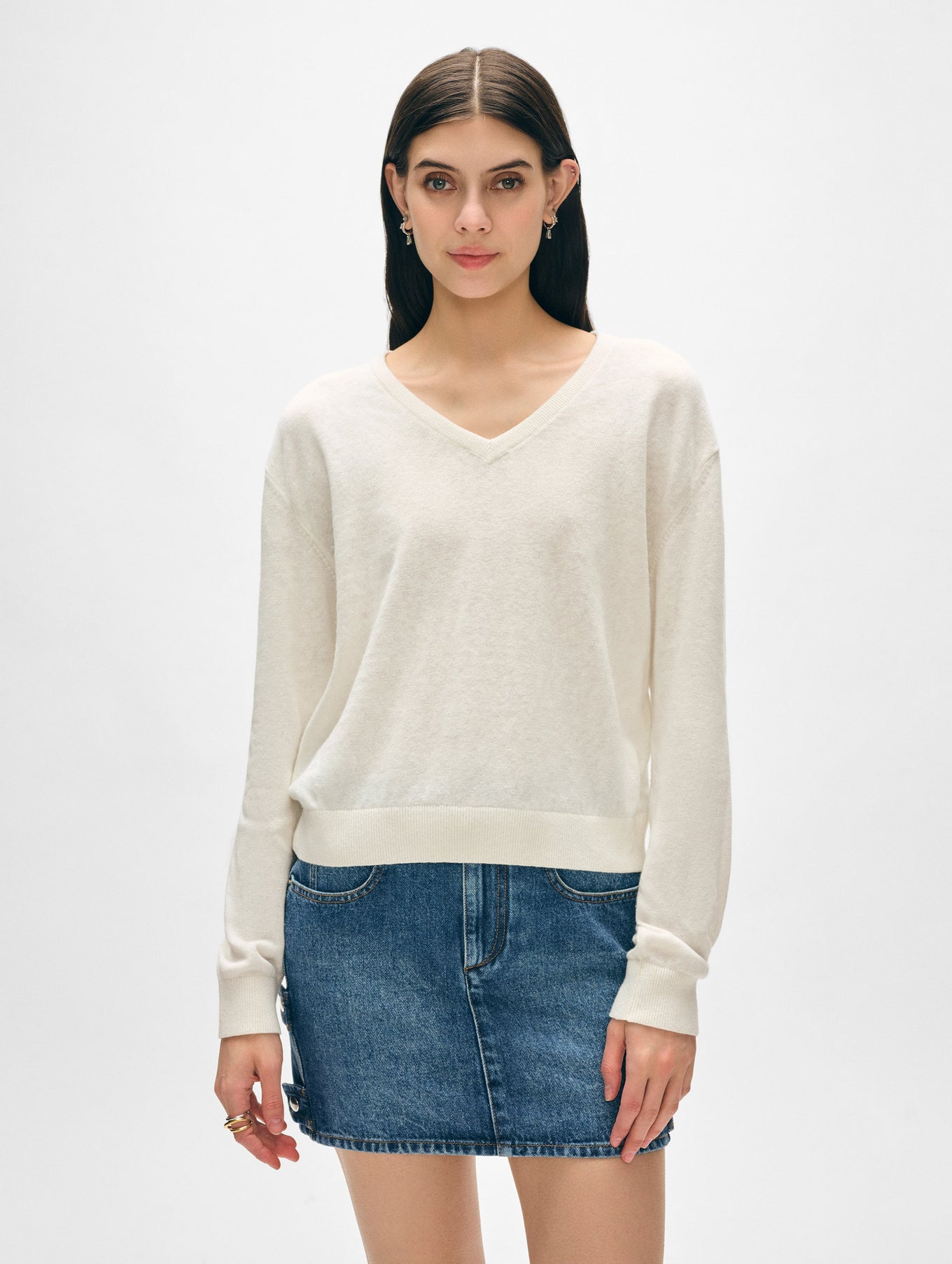 Model wearing white cotton v neck sweater.