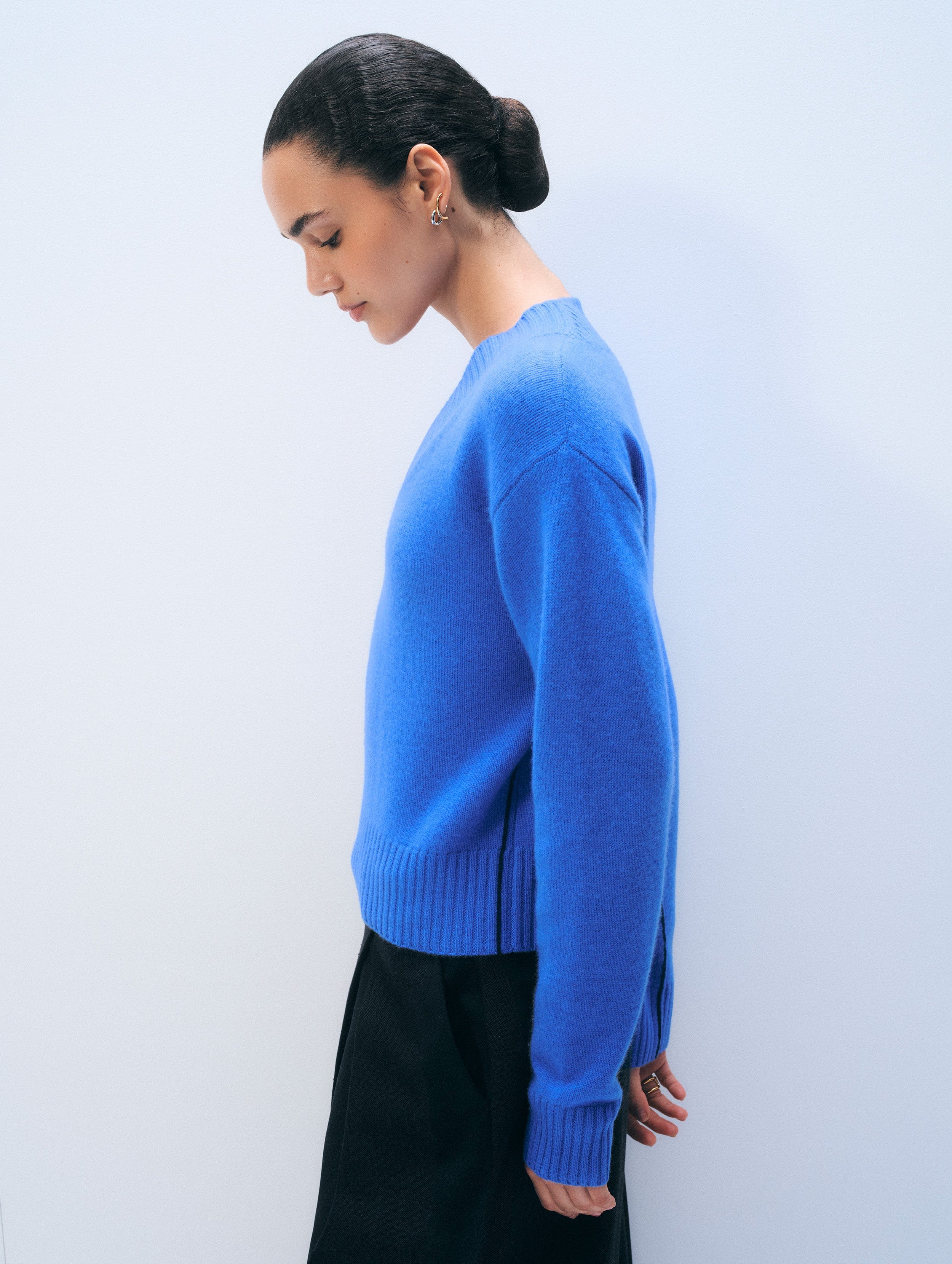 Cashmere Wide Rib Trim V Neck | White & Warren