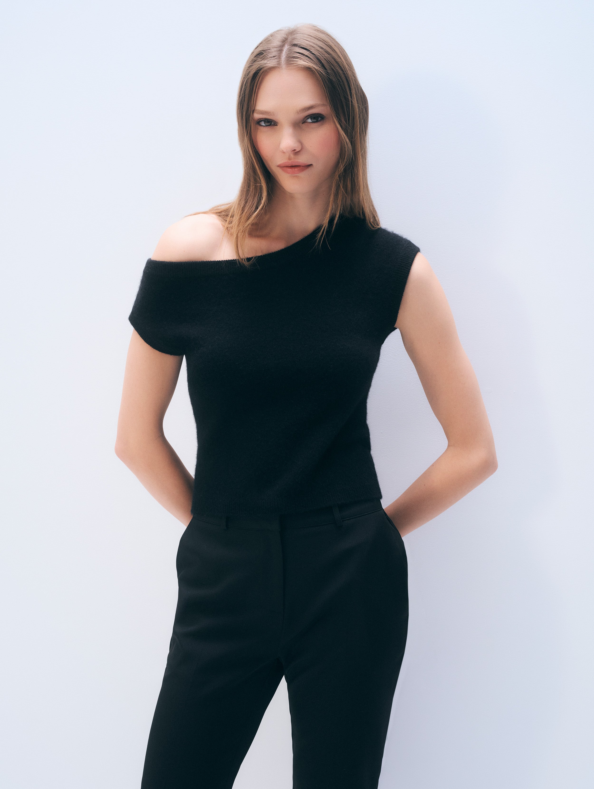 Cashmere Off Shoulder Top | Black