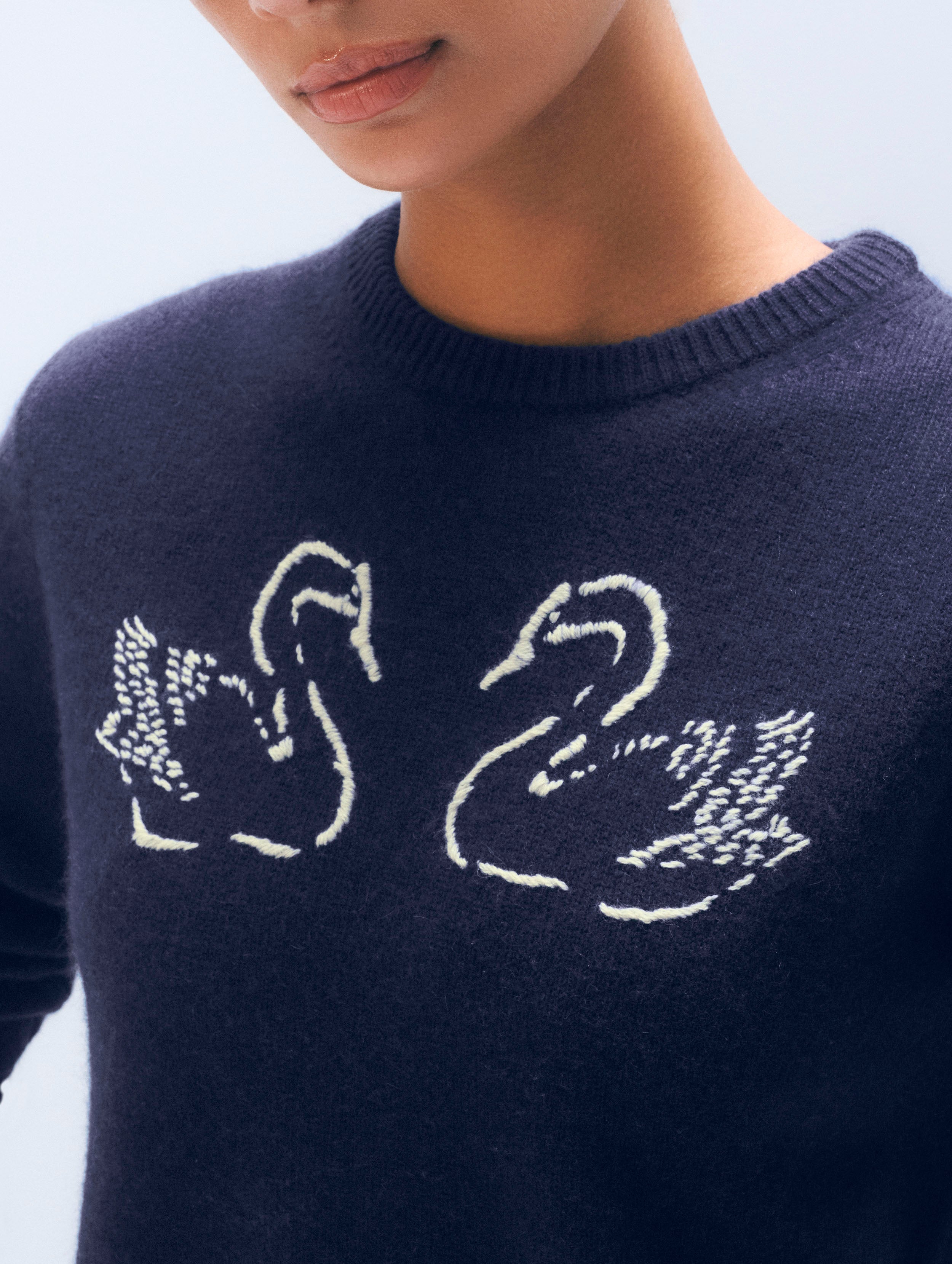 Cashmere Blend Embroidered Swan Sweater | Navy/Ivory