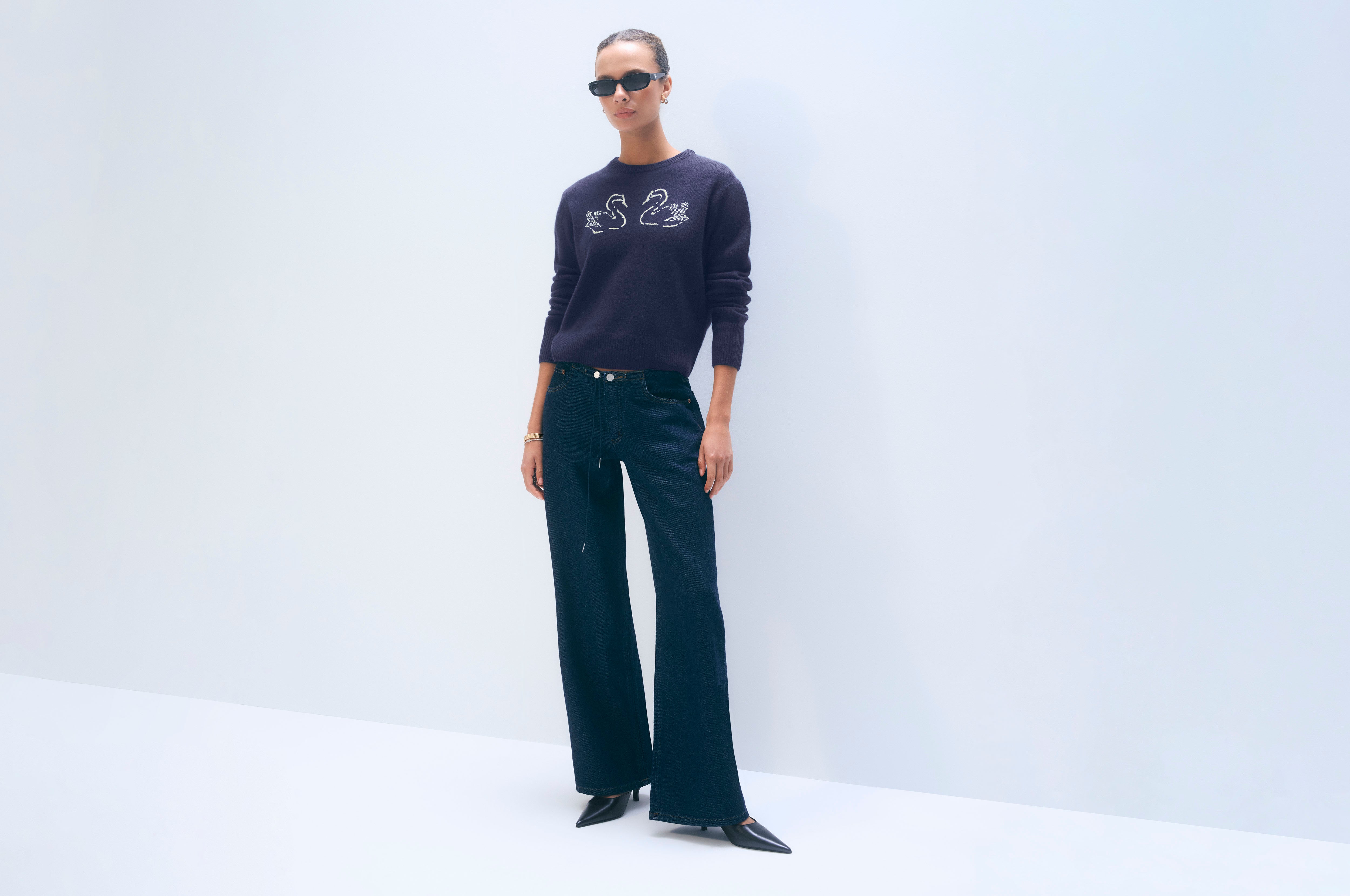 Cashmere Blend Embroidered Swan Sweater | Navy/Ivory
