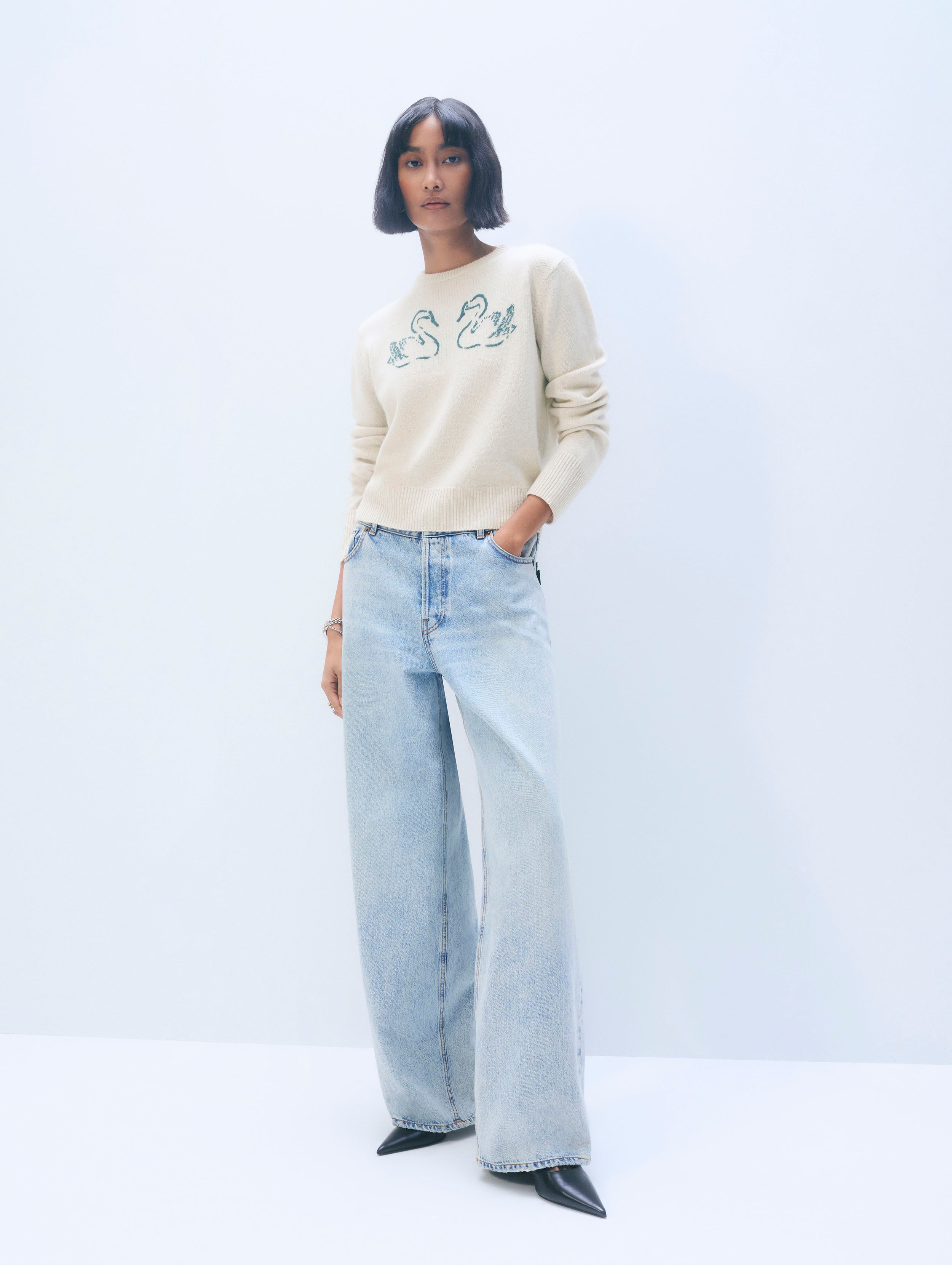 Cashmere Blend Embroidered Swan Sweater | Ivory/Ivy Green