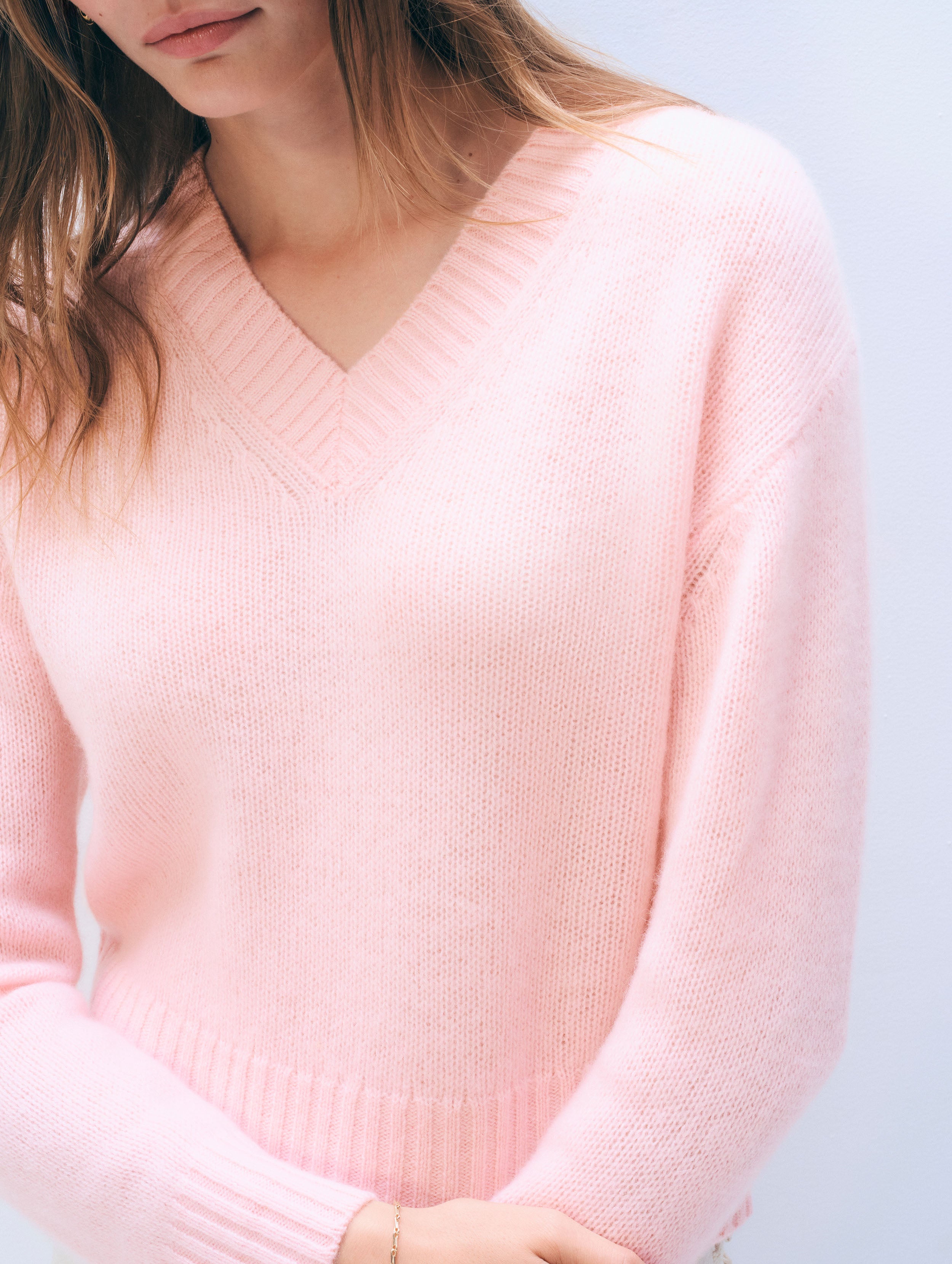 Cashmere Featherweight V-Neck | Clay Pink