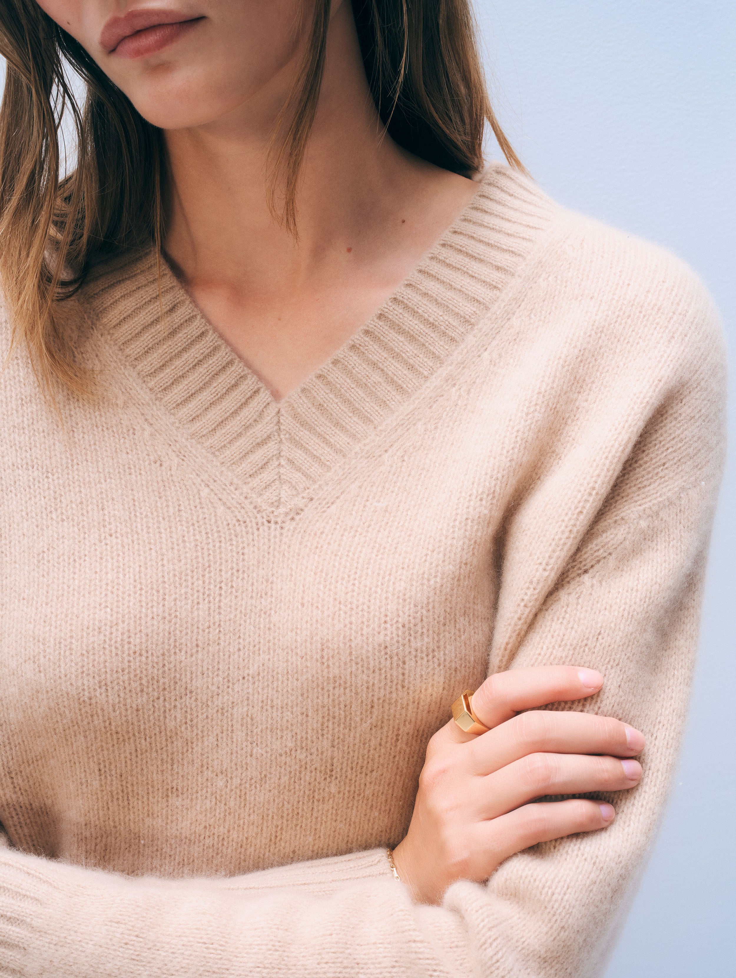Cashmere Featherweight V-Neck | Muted Camel