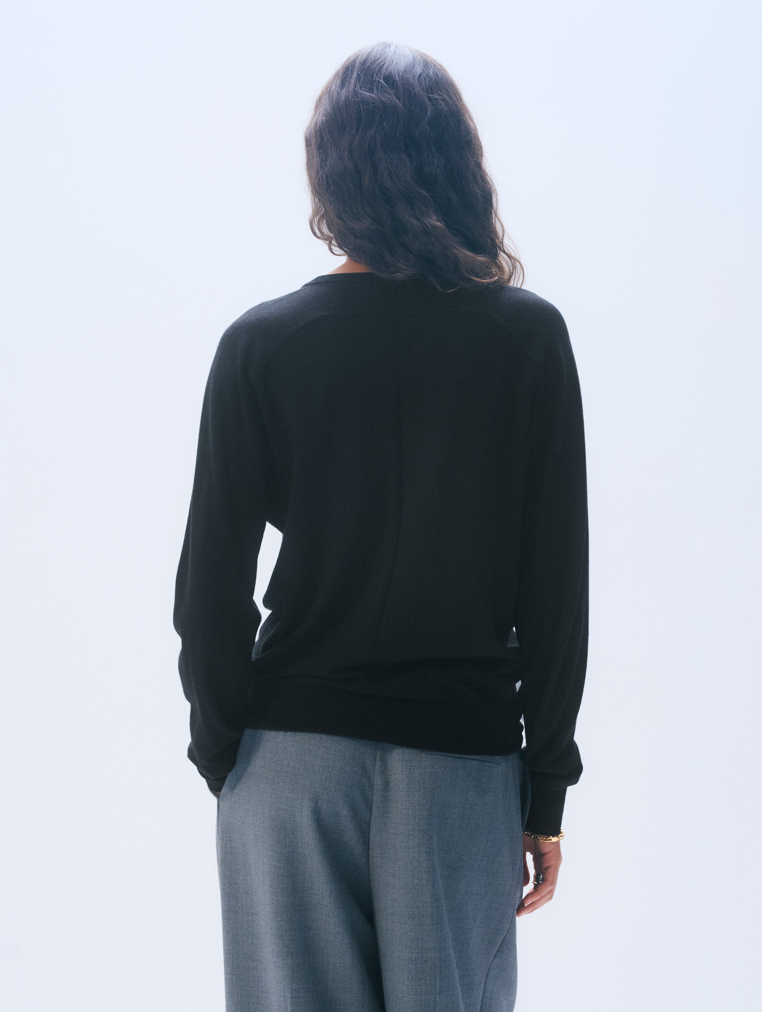 Superfine Merino Wool V-Neck | Black