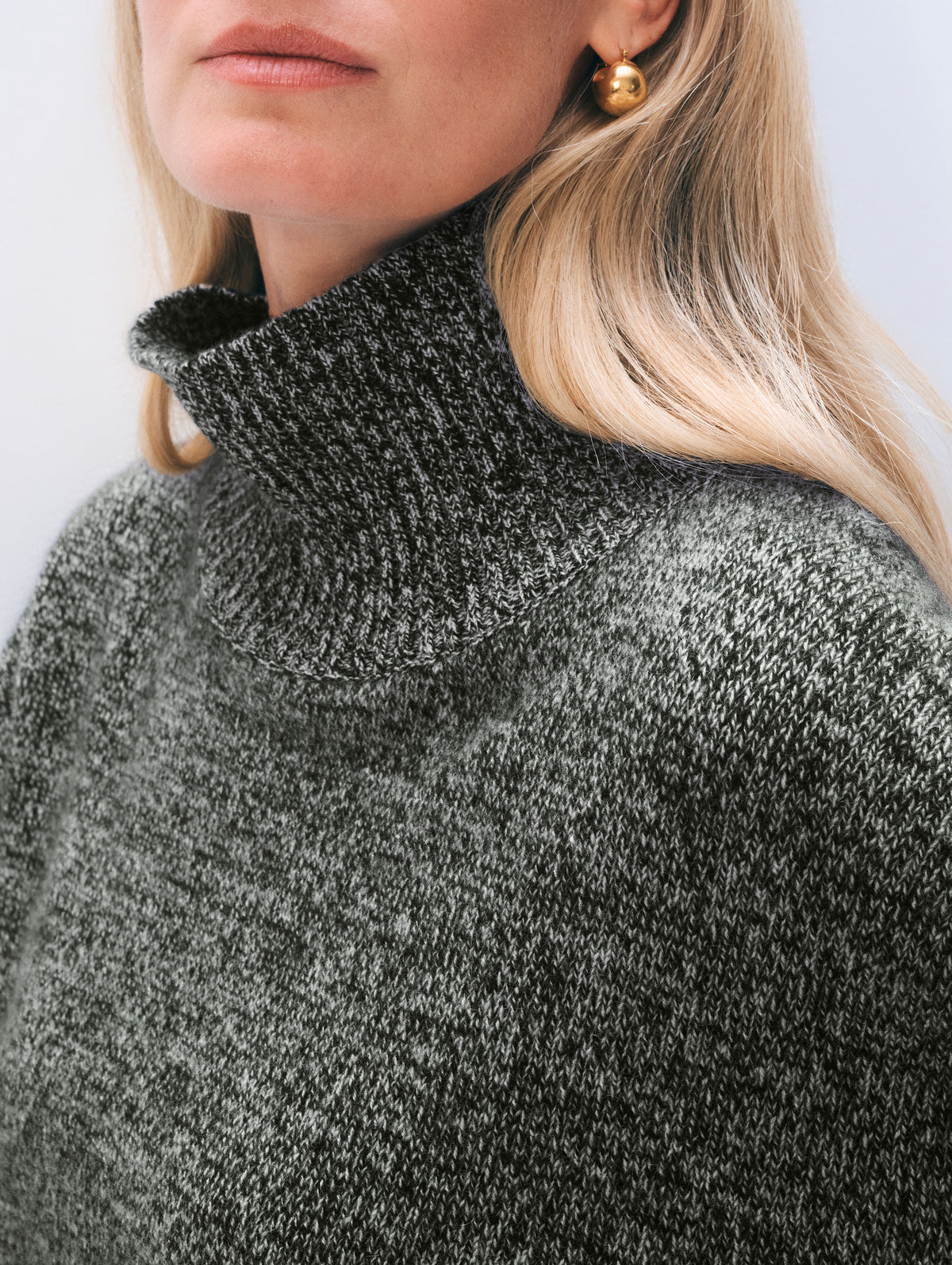 Cashmere Oversized Standneck | Black / Natural Heather Marl