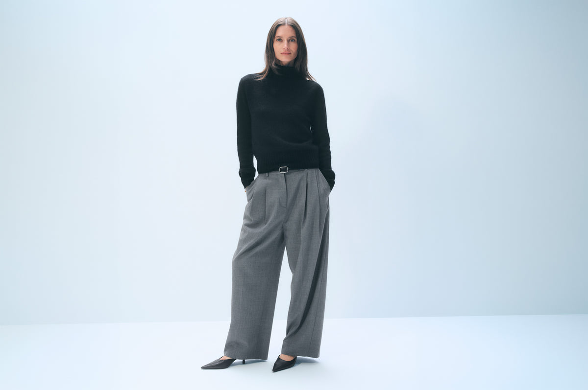 Cashmere Ribbed Trim Turtleneck | Black