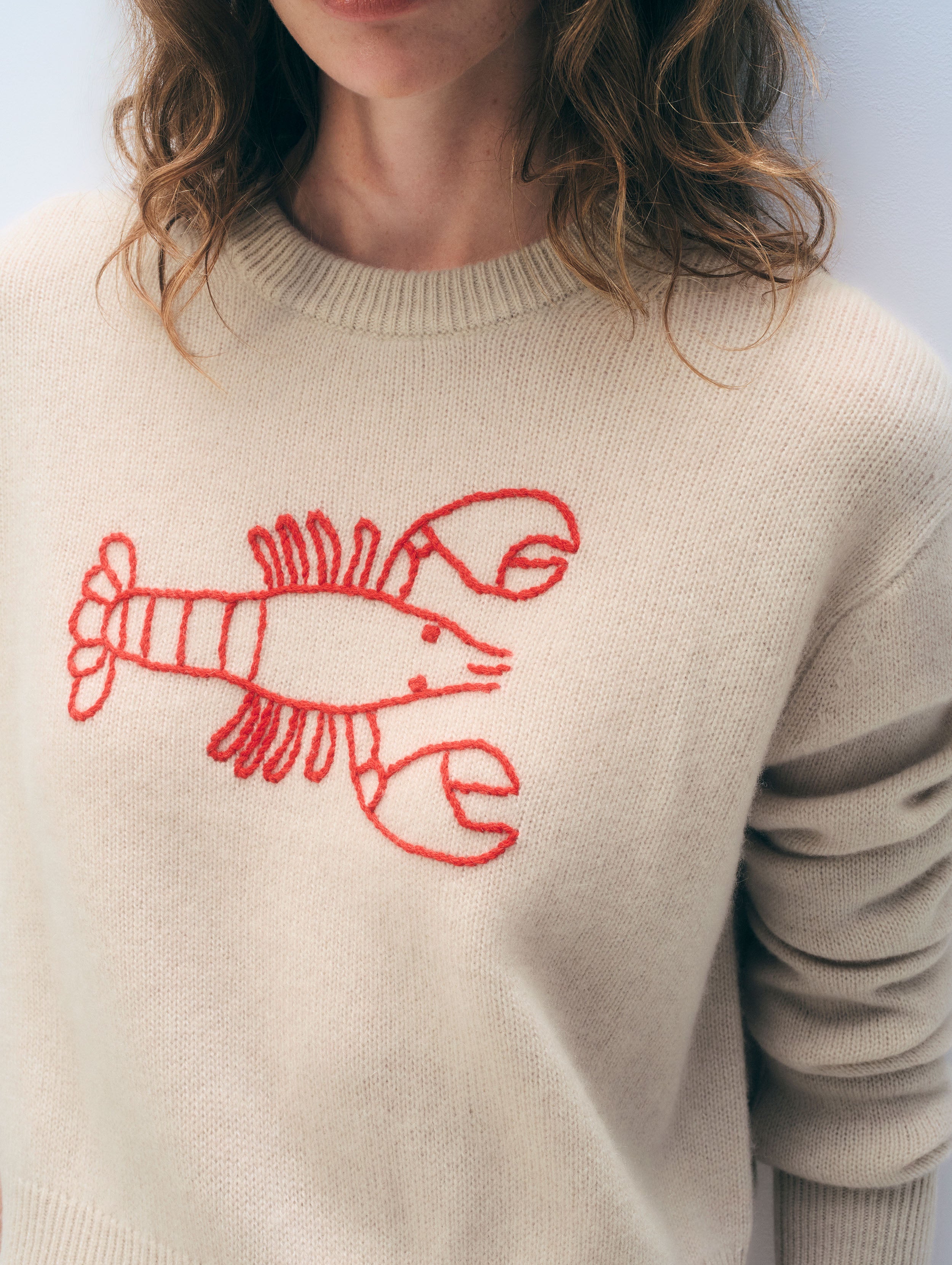 Cashmere Embroidered Lobster Crewneck | Natural Heather/Red