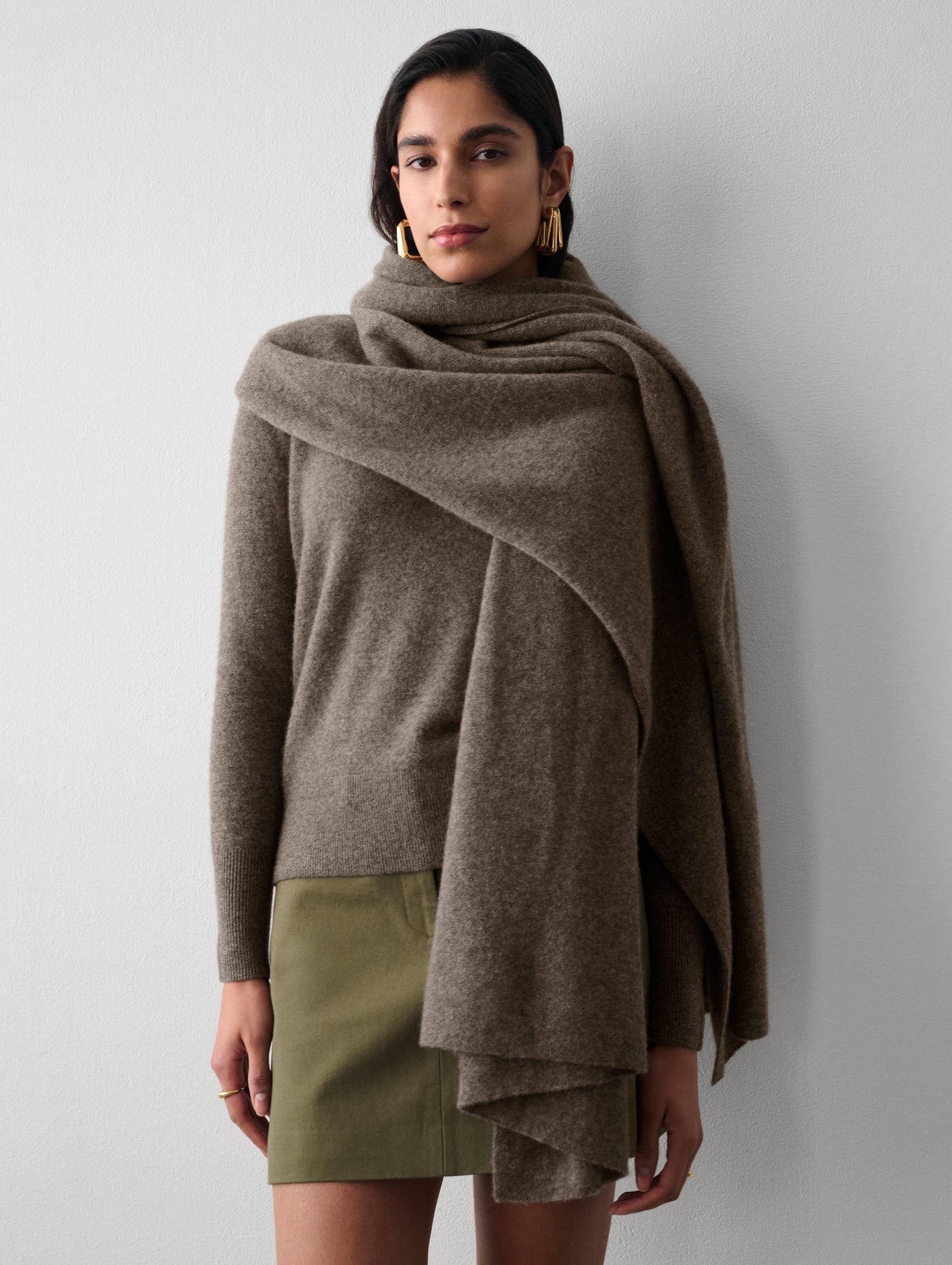 Essential Cashmere V Neck